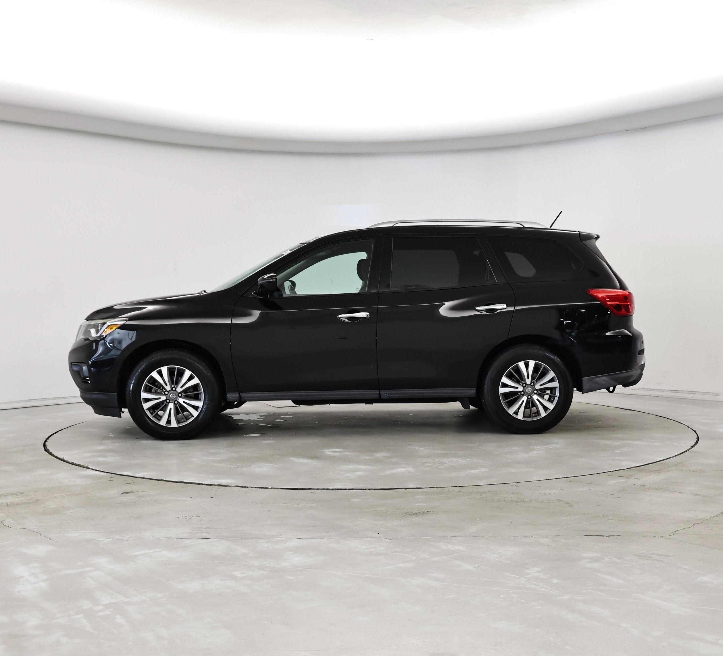 Thumbnail: 2017 Nissan Pathfinder - 3
