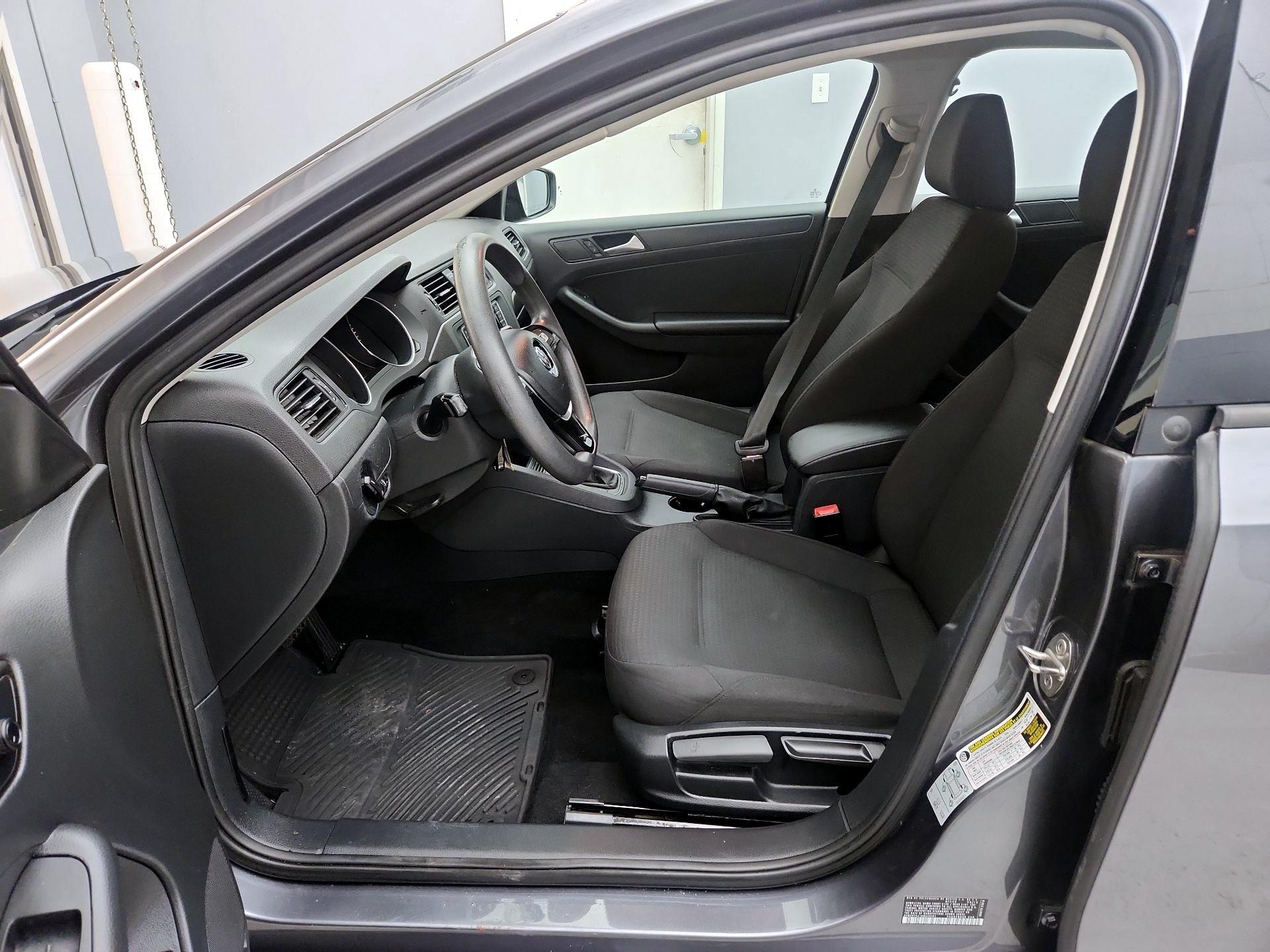 Thumbnail: 2016 Volkswagen Jetta - 11