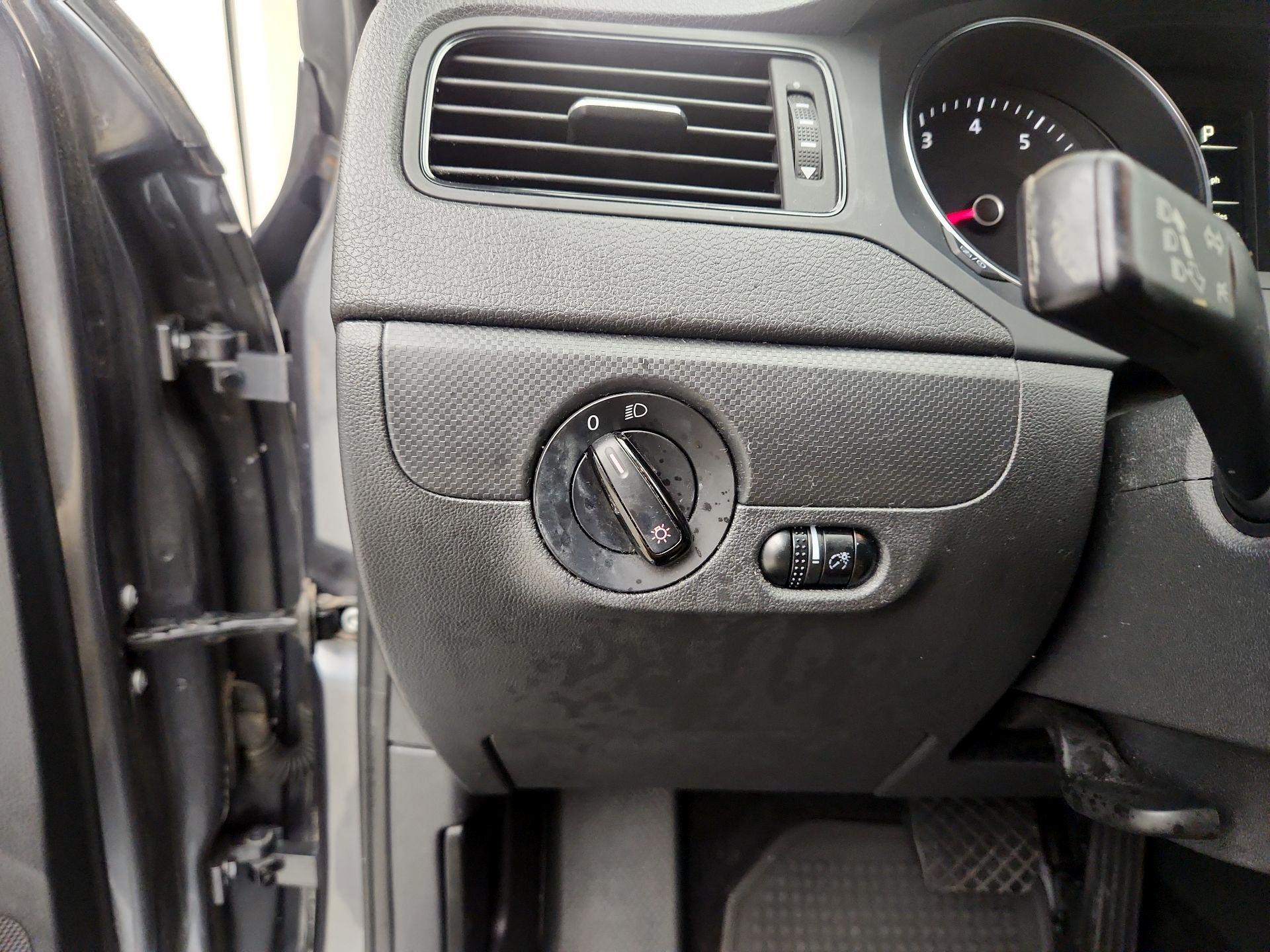Thumbnail: 2016 Volkswagen Jetta - 13