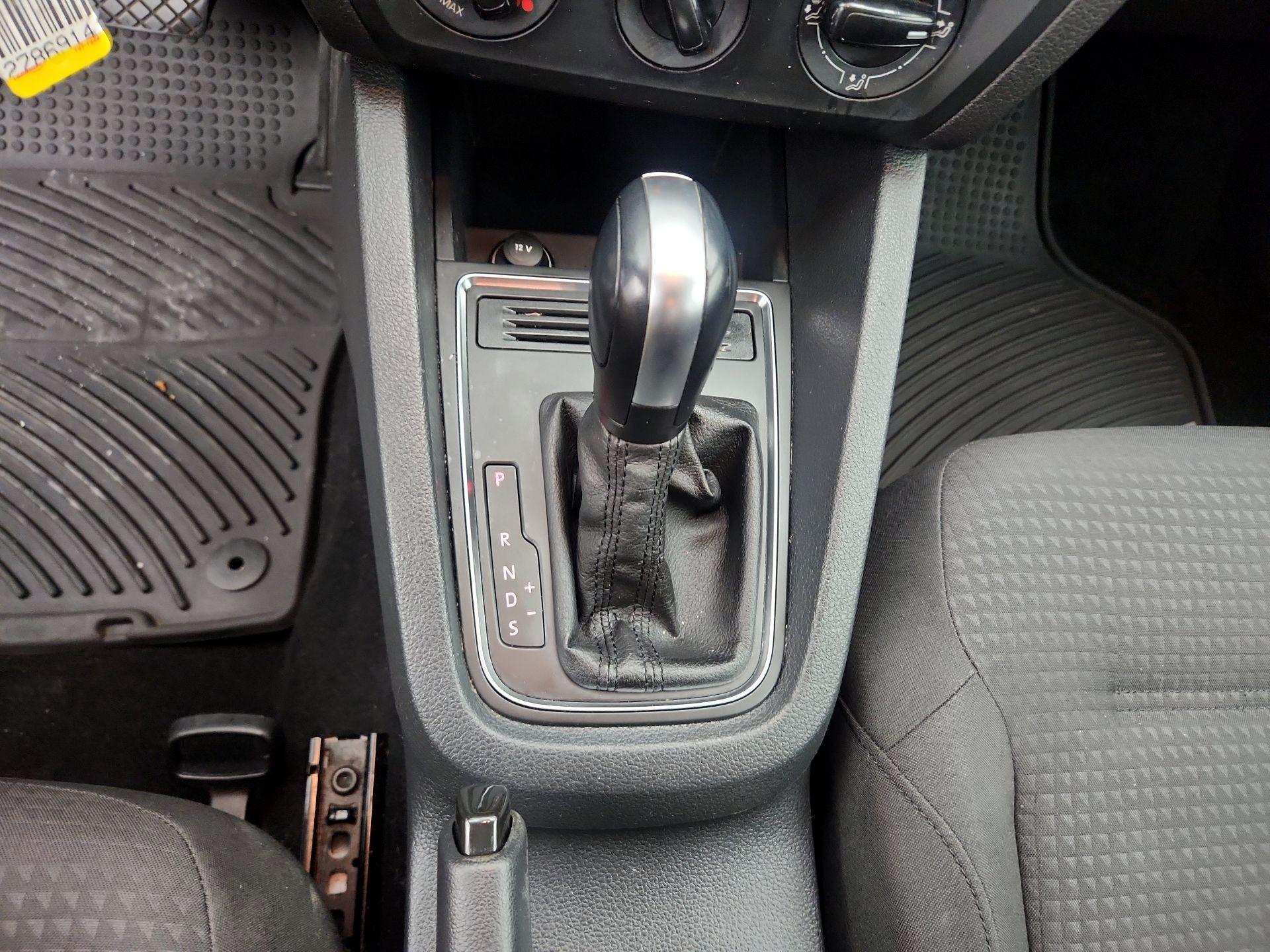 Thumbnail: 2016 Volkswagen Jetta - 16