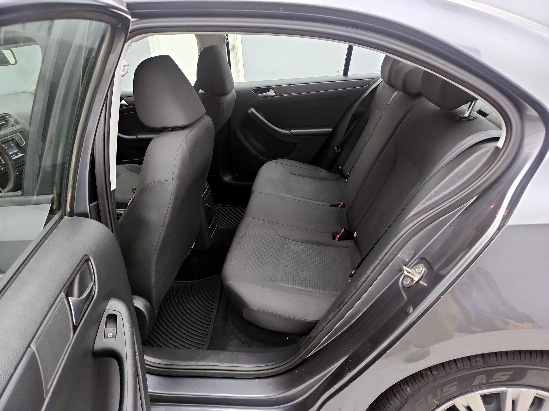 Thumbnail: 2016 Volkswagen Jetta - 18
