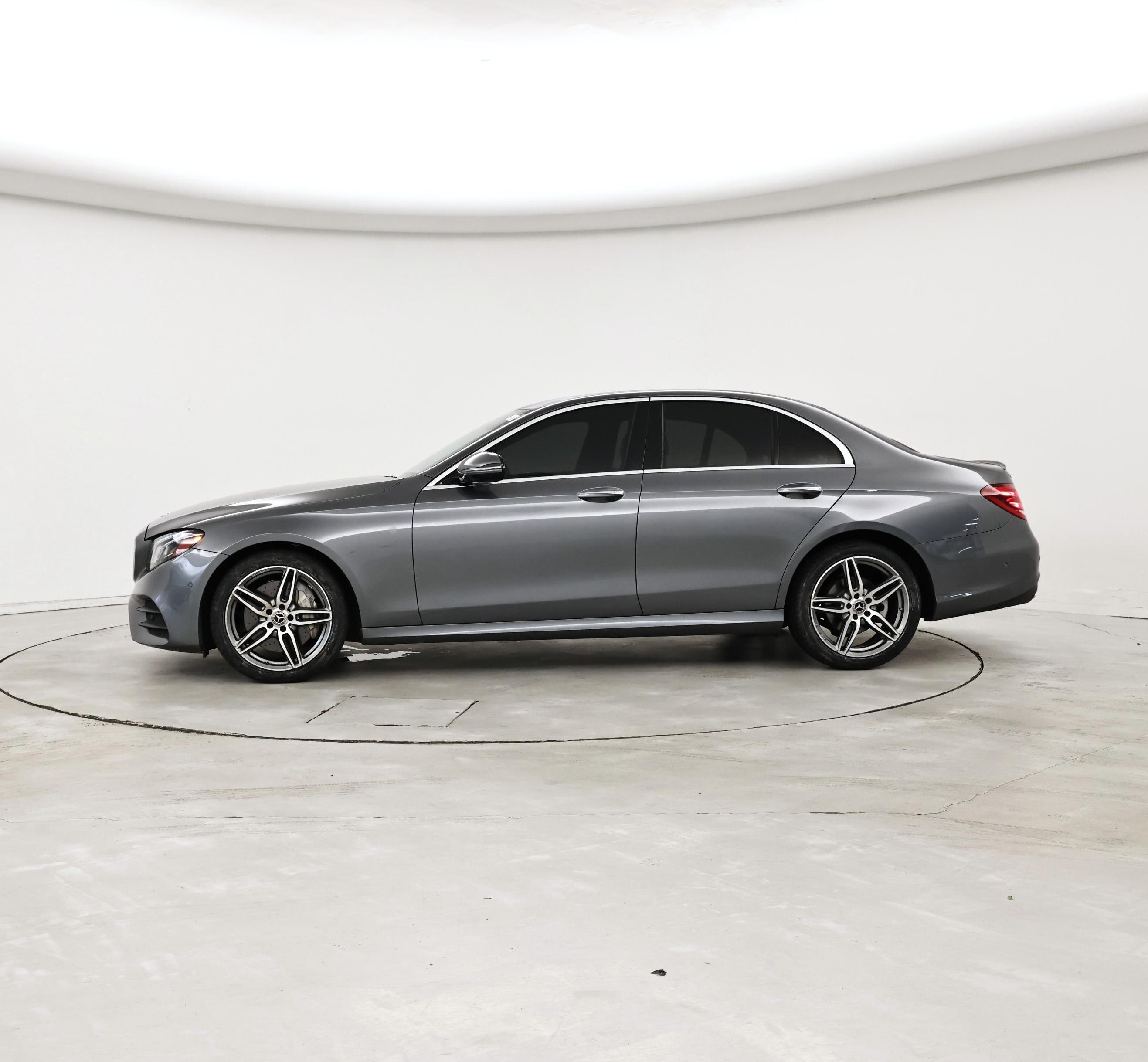 Thumbnail: 2019 Mercedes-Benz E-Class - 3