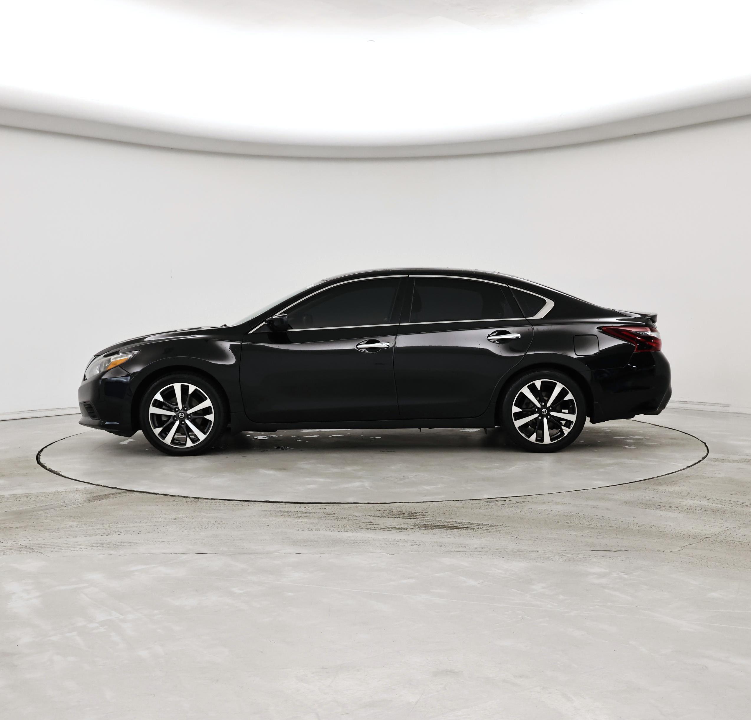 Thumbnail: 2018 Nissan Altima - 3