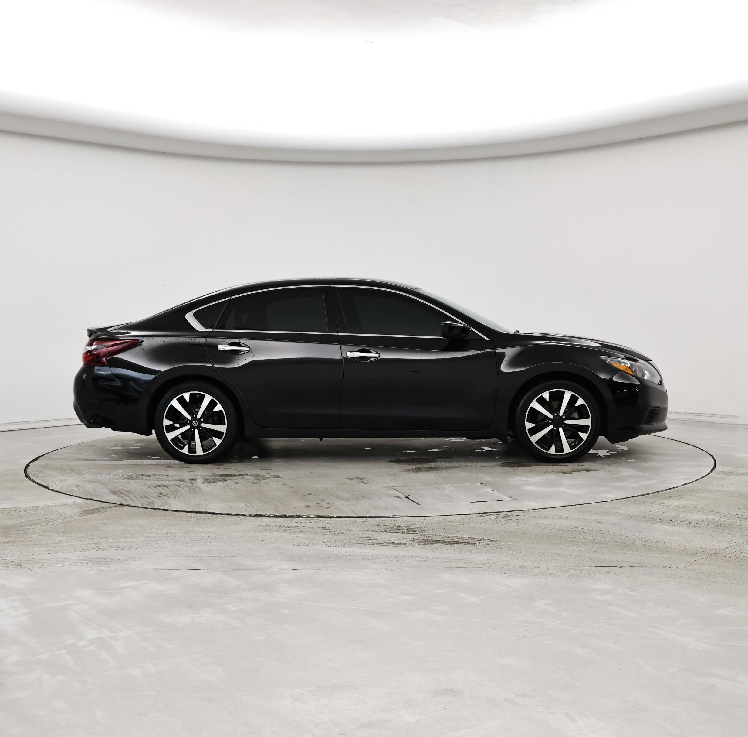 Thumbnail: 2018 Nissan Altima - 7
