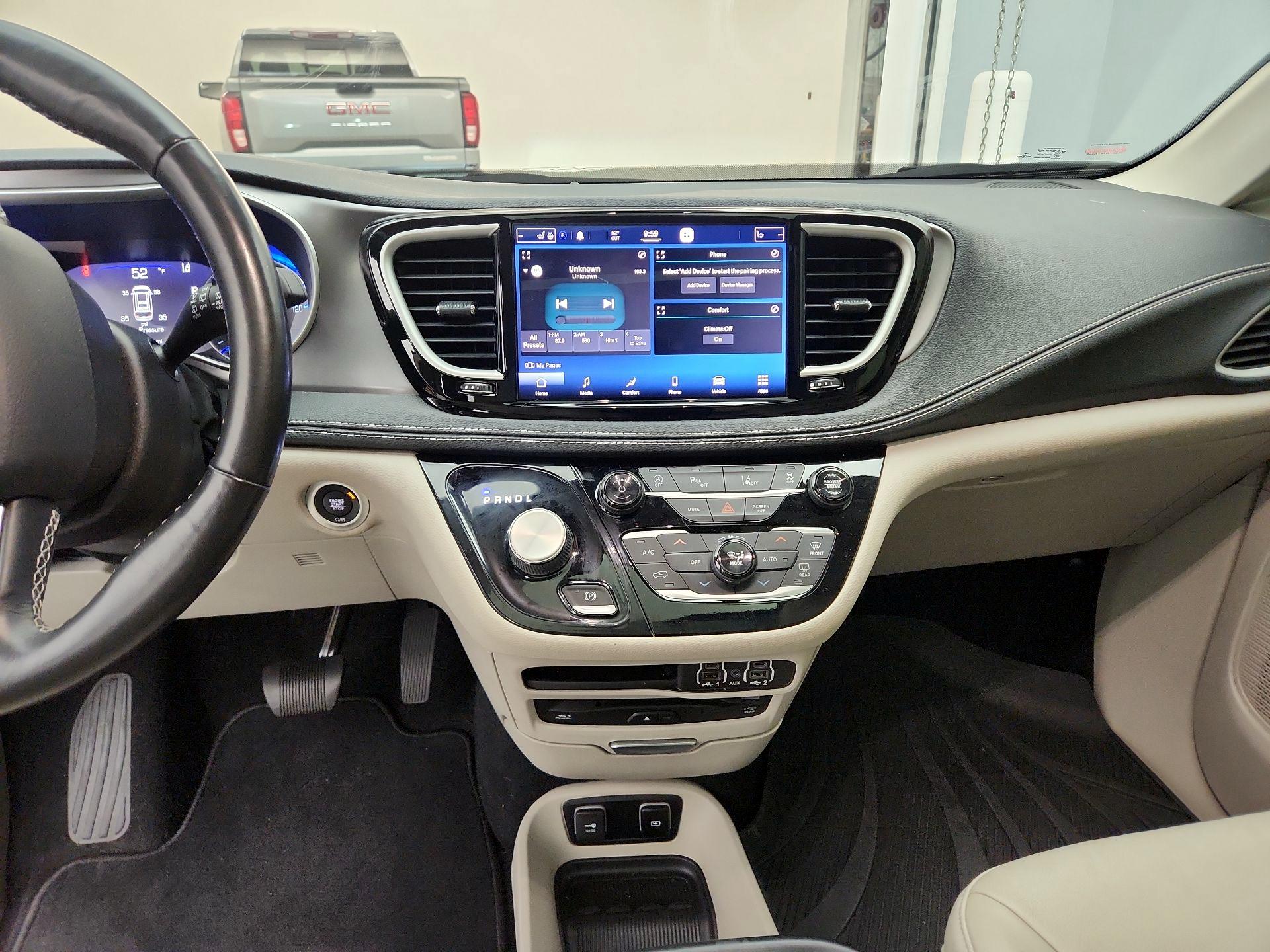 Thumbnail: 2021 Chrysler Pacifica - 9