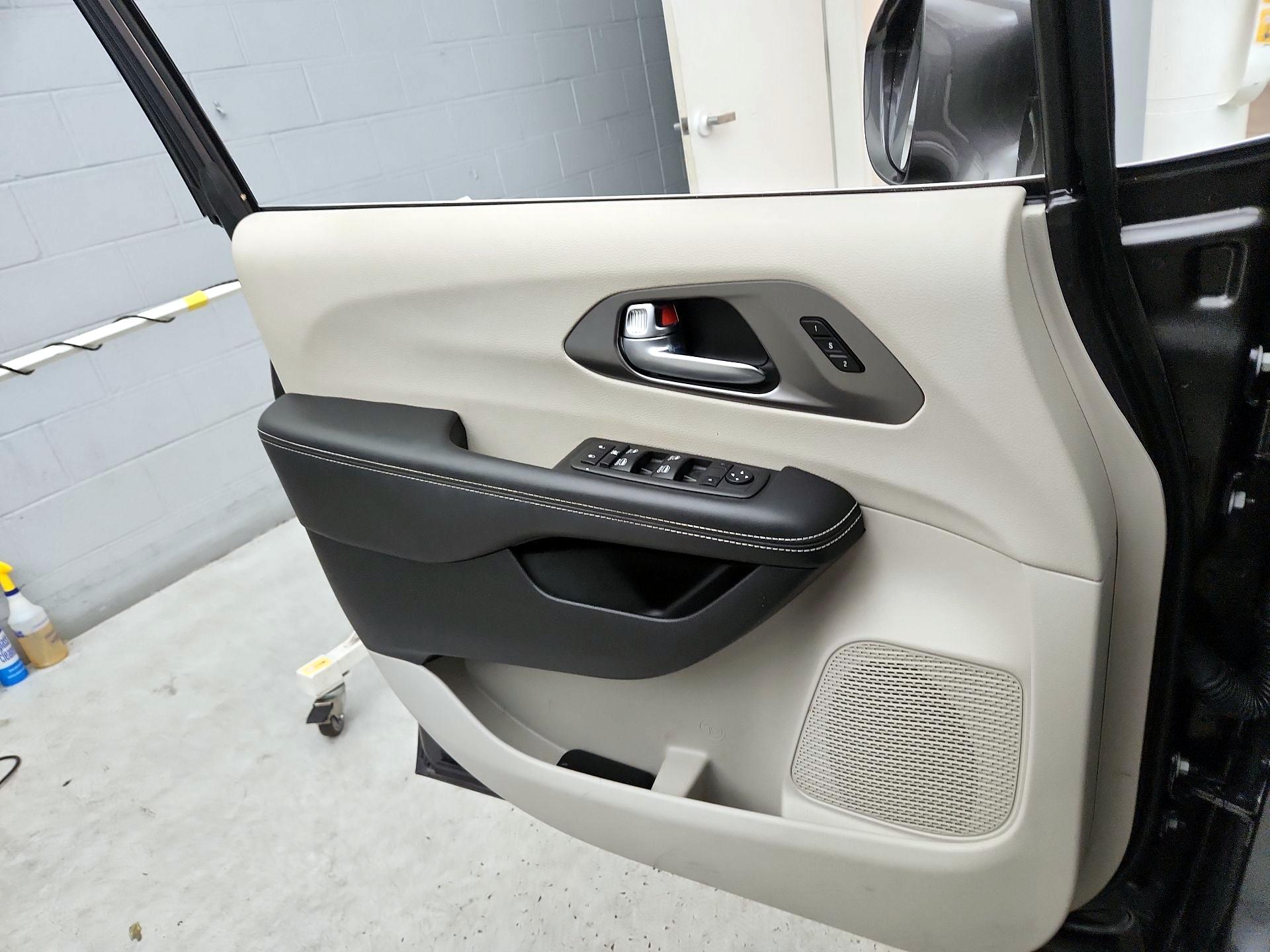 Thumbnail: 2021 Chrysler Pacifica - 12