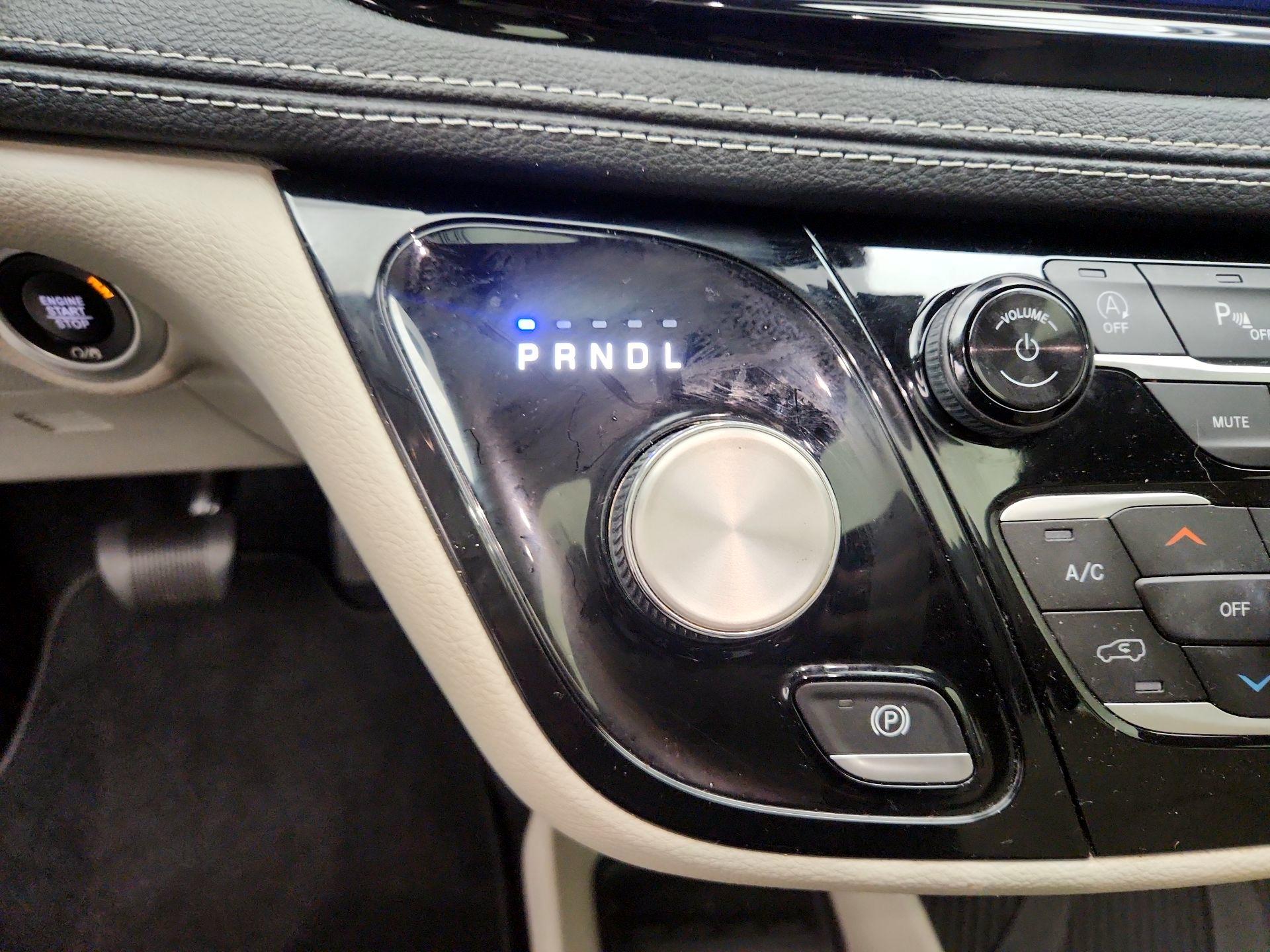 Thumbnail: 2021 Chrysler Pacifica - 17