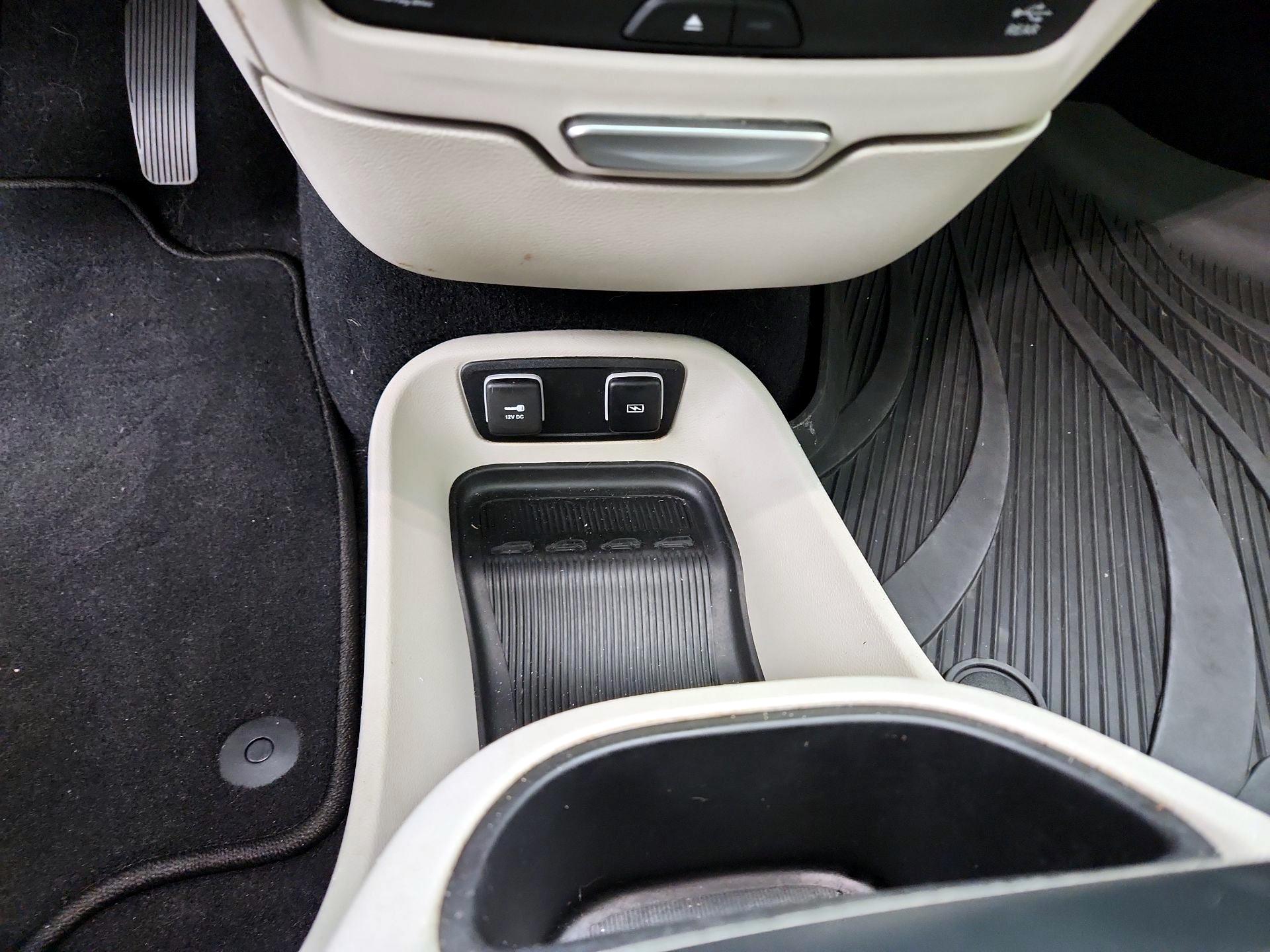 Thumbnail: 2021 Chrysler Pacifica - 18