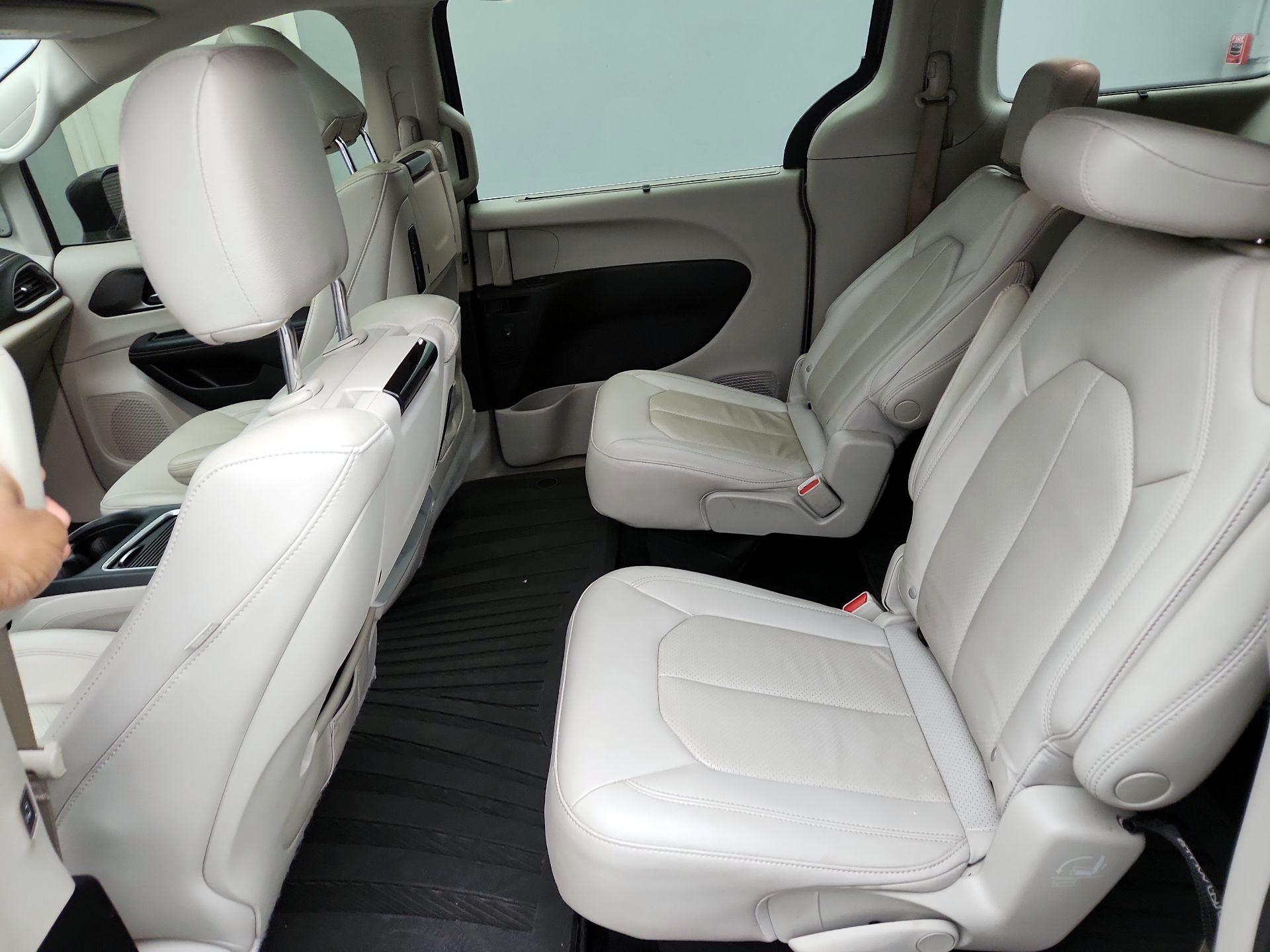 Thumbnail: 2021 Chrysler Pacifica - 20