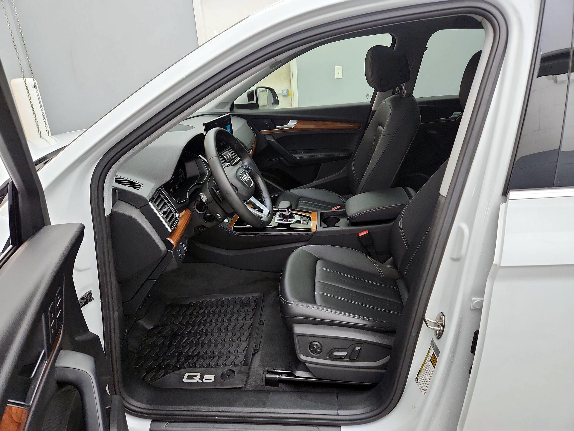 Thumbnail: 2023 Audi Q5 - 11