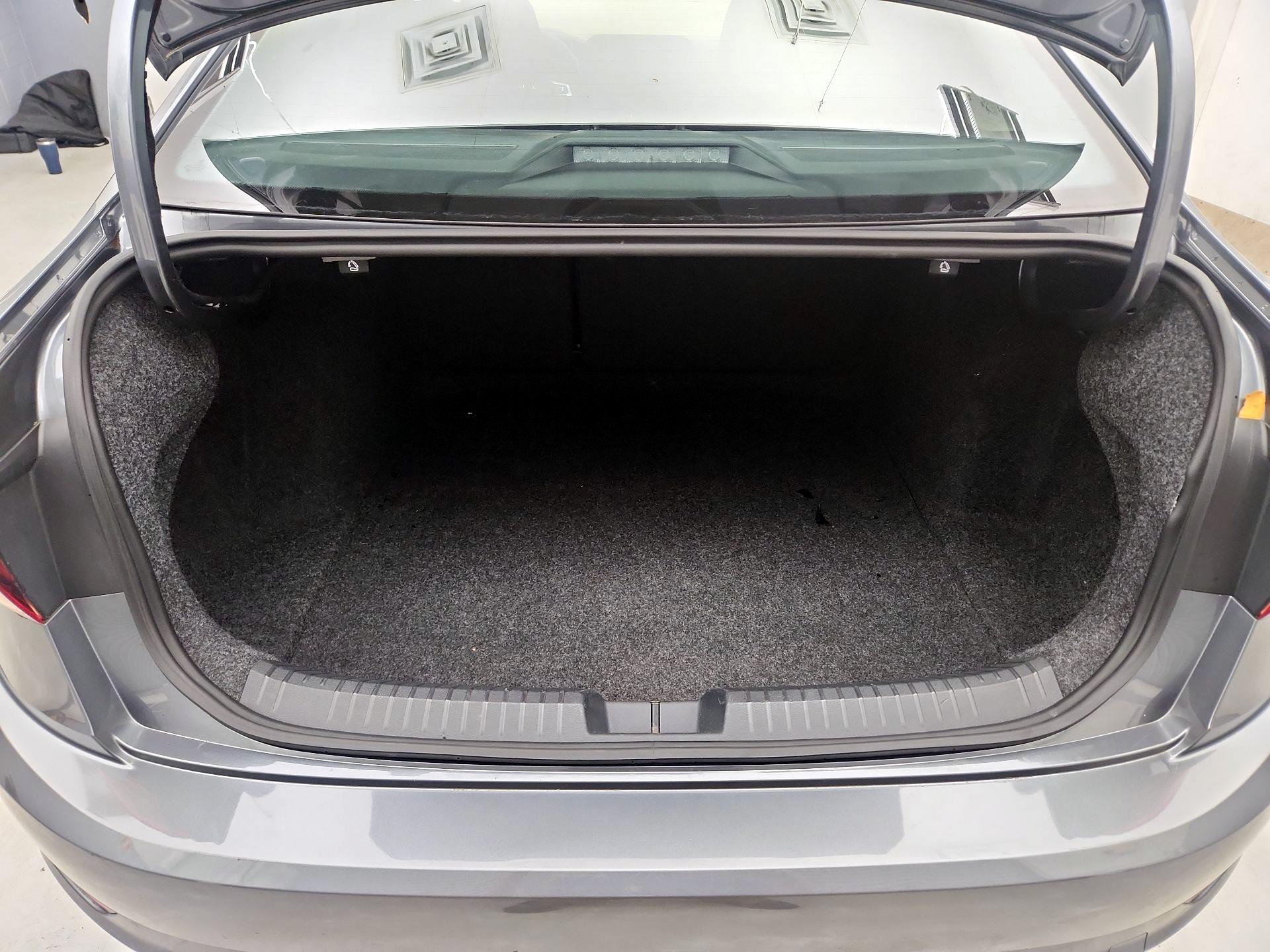 Thumbnail: 2019 Volkswagen Jetta - 20