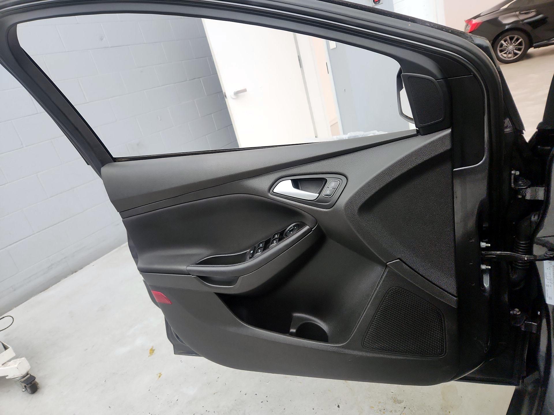 Thumbnail: 2016 Ford Focus - 12