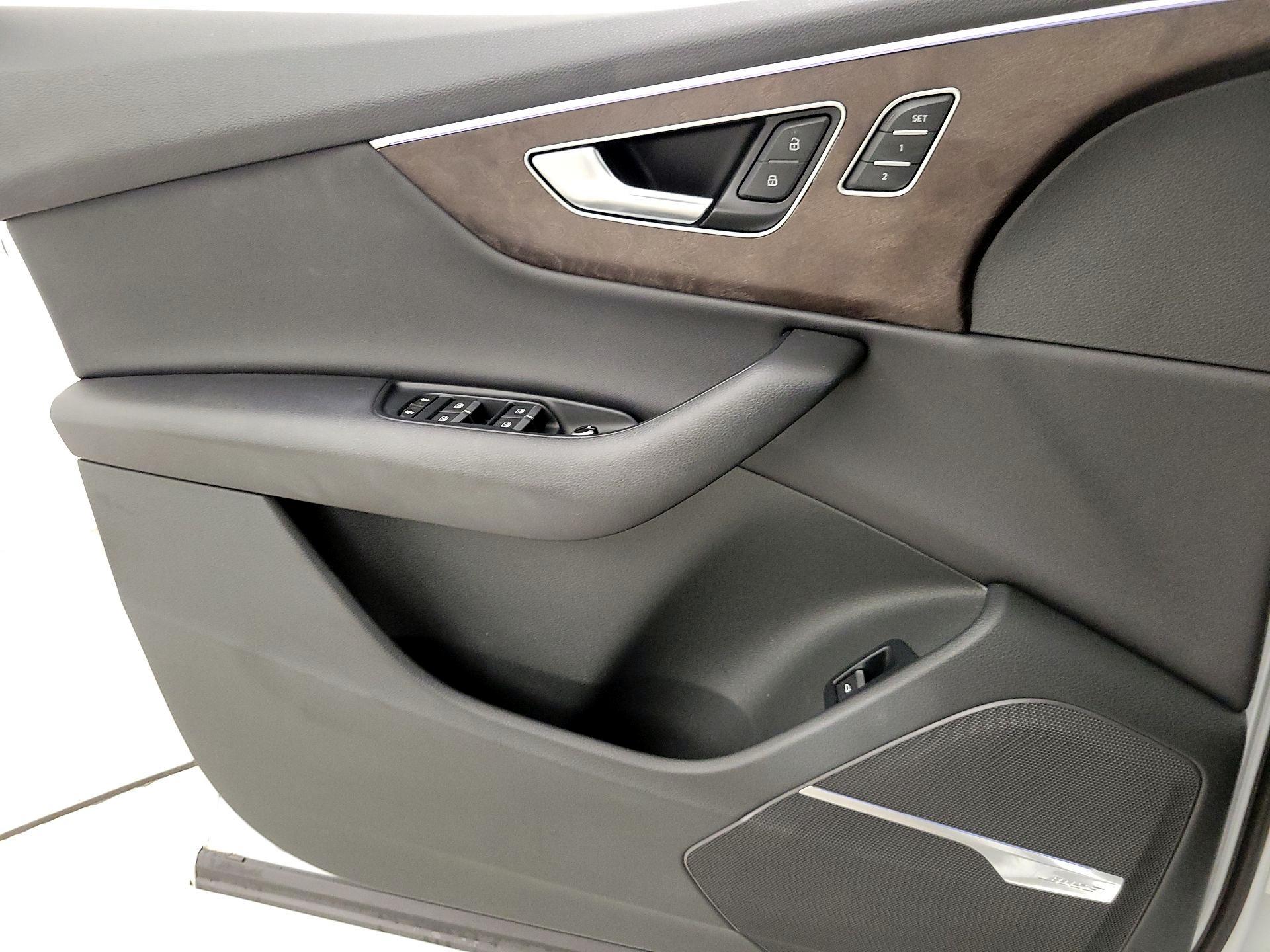 Thumbnail: 2020 Audi Q7 - 12