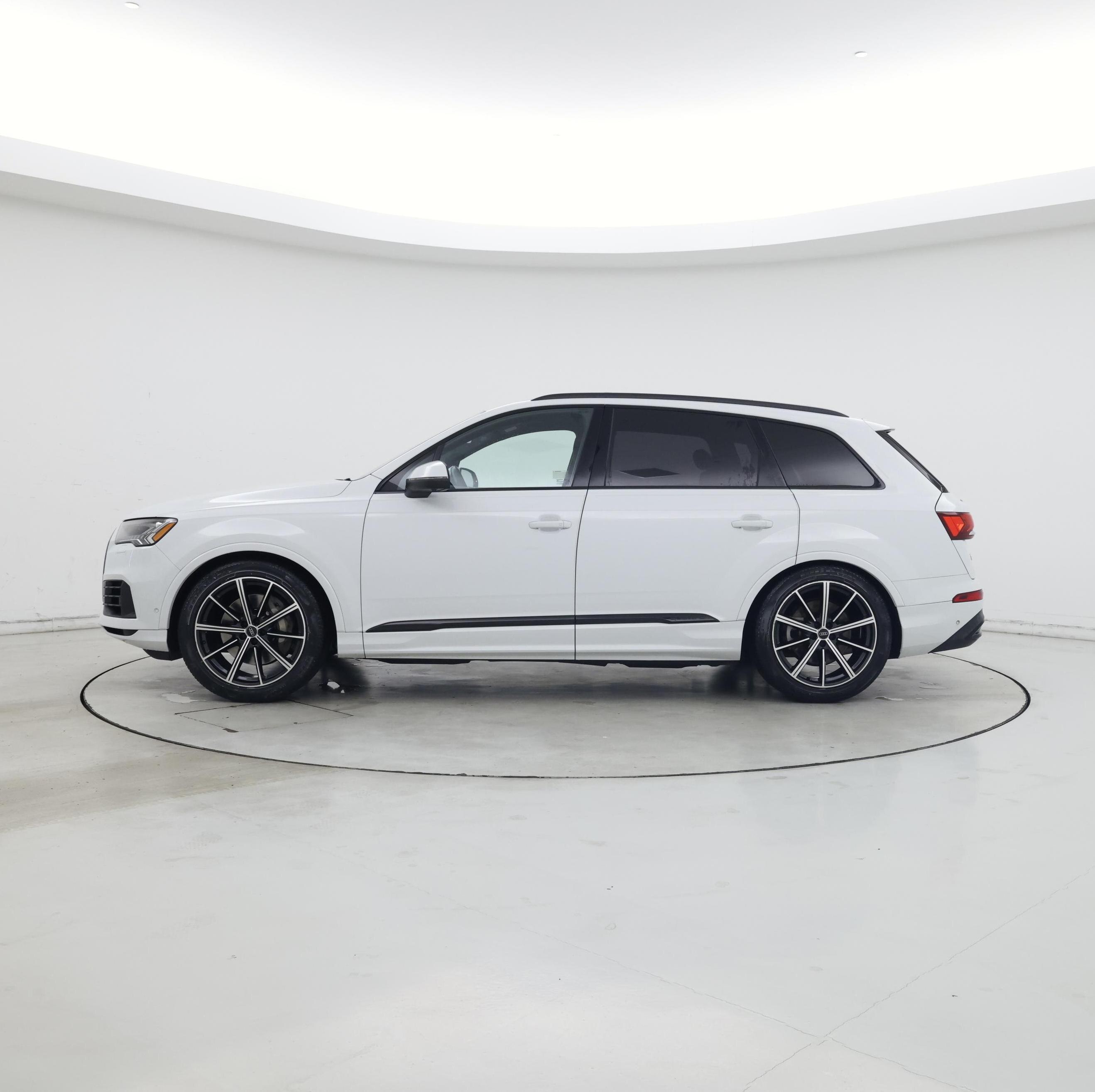 Thumbnail: 2020 Audi Q7 - 3