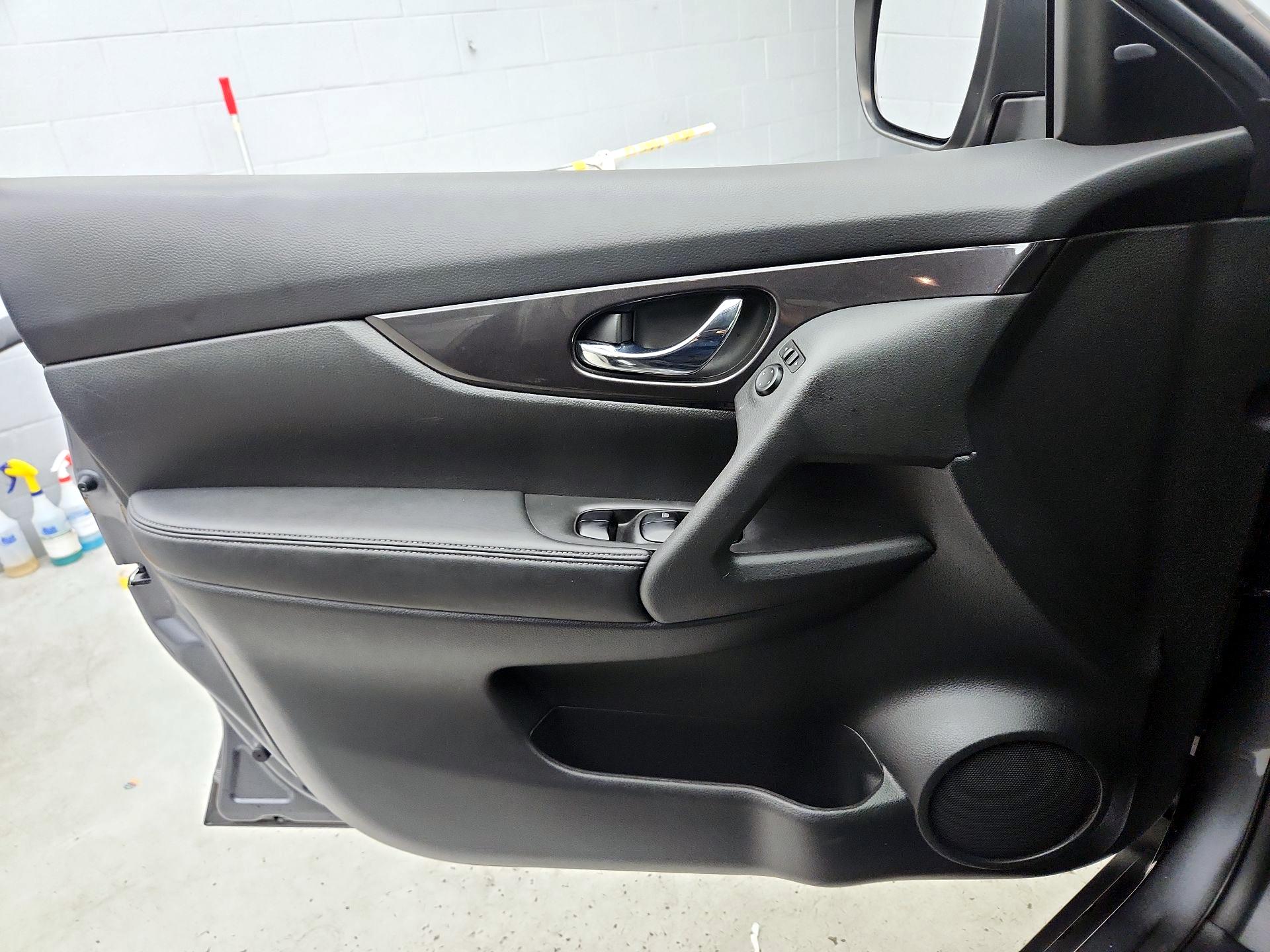 Thumbnail: 2018 Nissan Rogue - 12