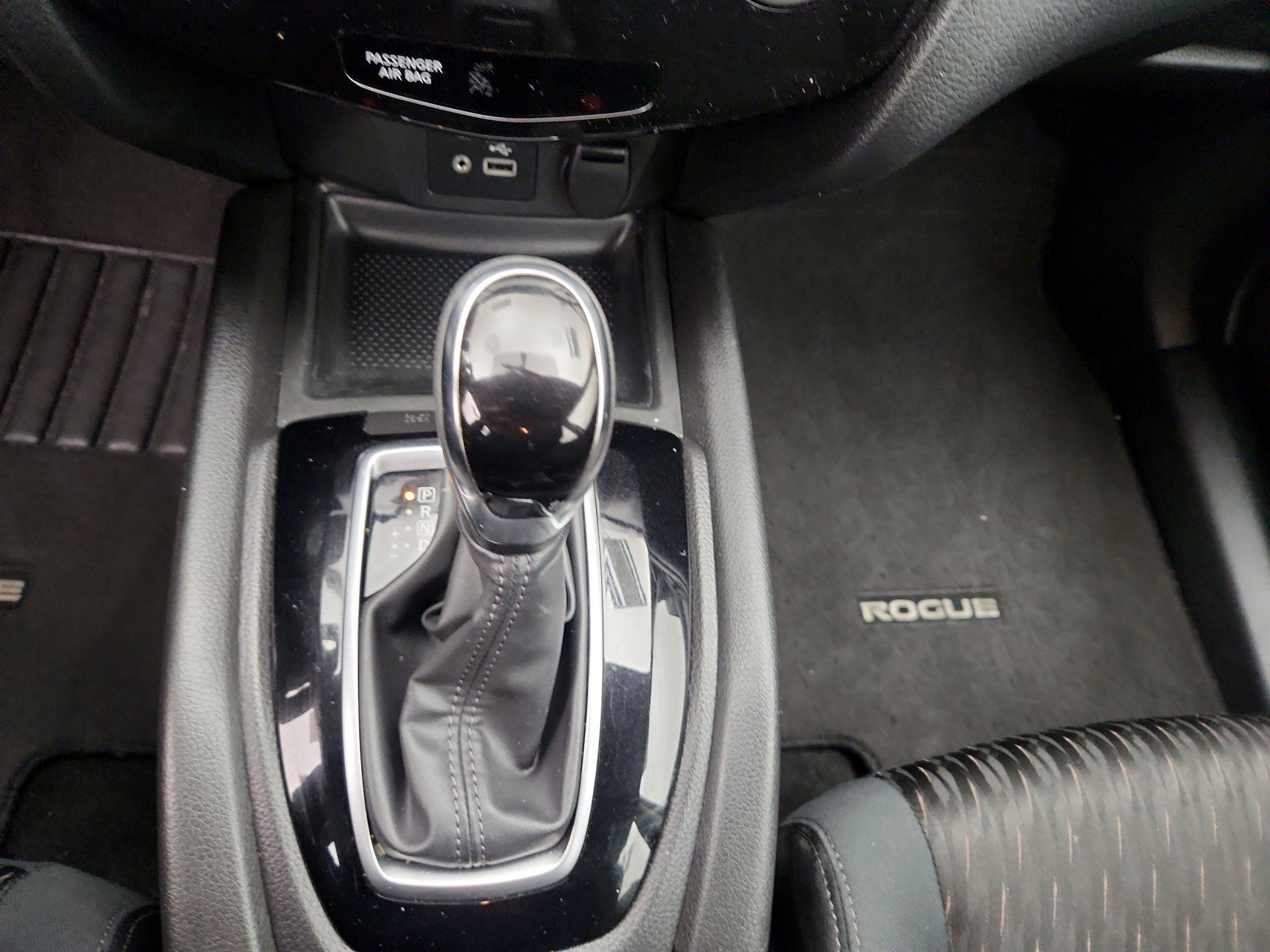 Thumbnail: 2018 Nissan Rogue - 17