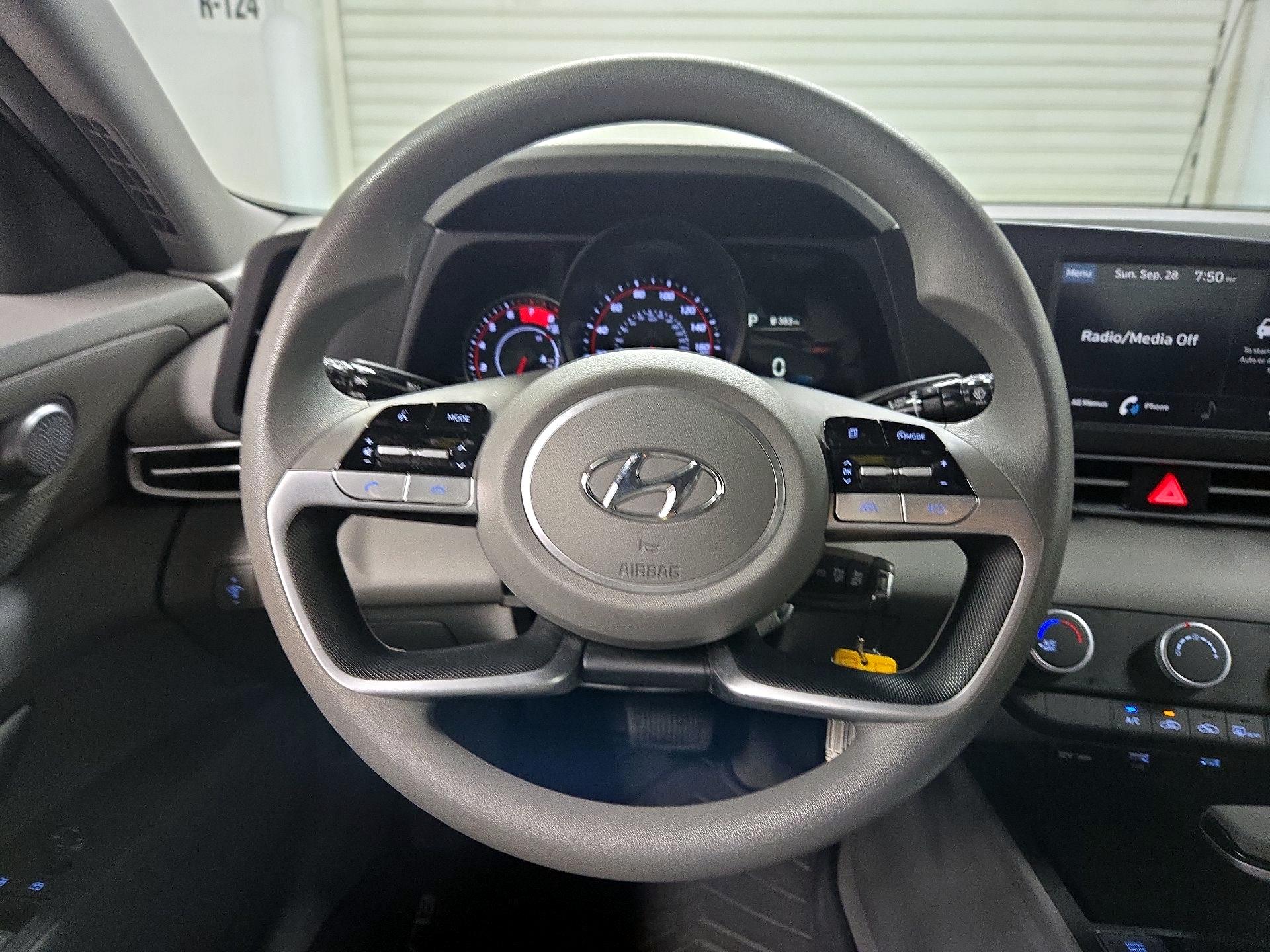 Thumbnail: 2023 Hyundai Elantra - 10