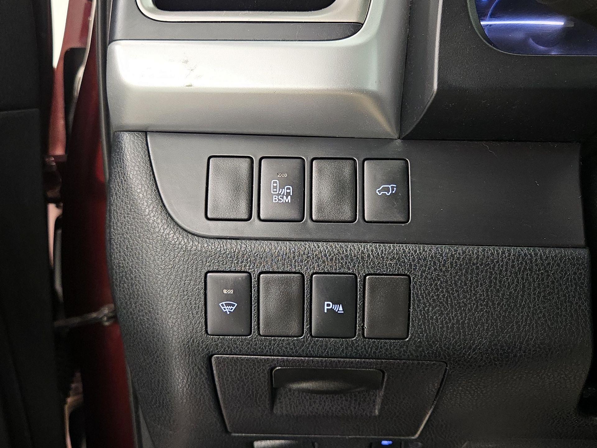 Thumbnail: 2014 Toyota Highlander - 13
