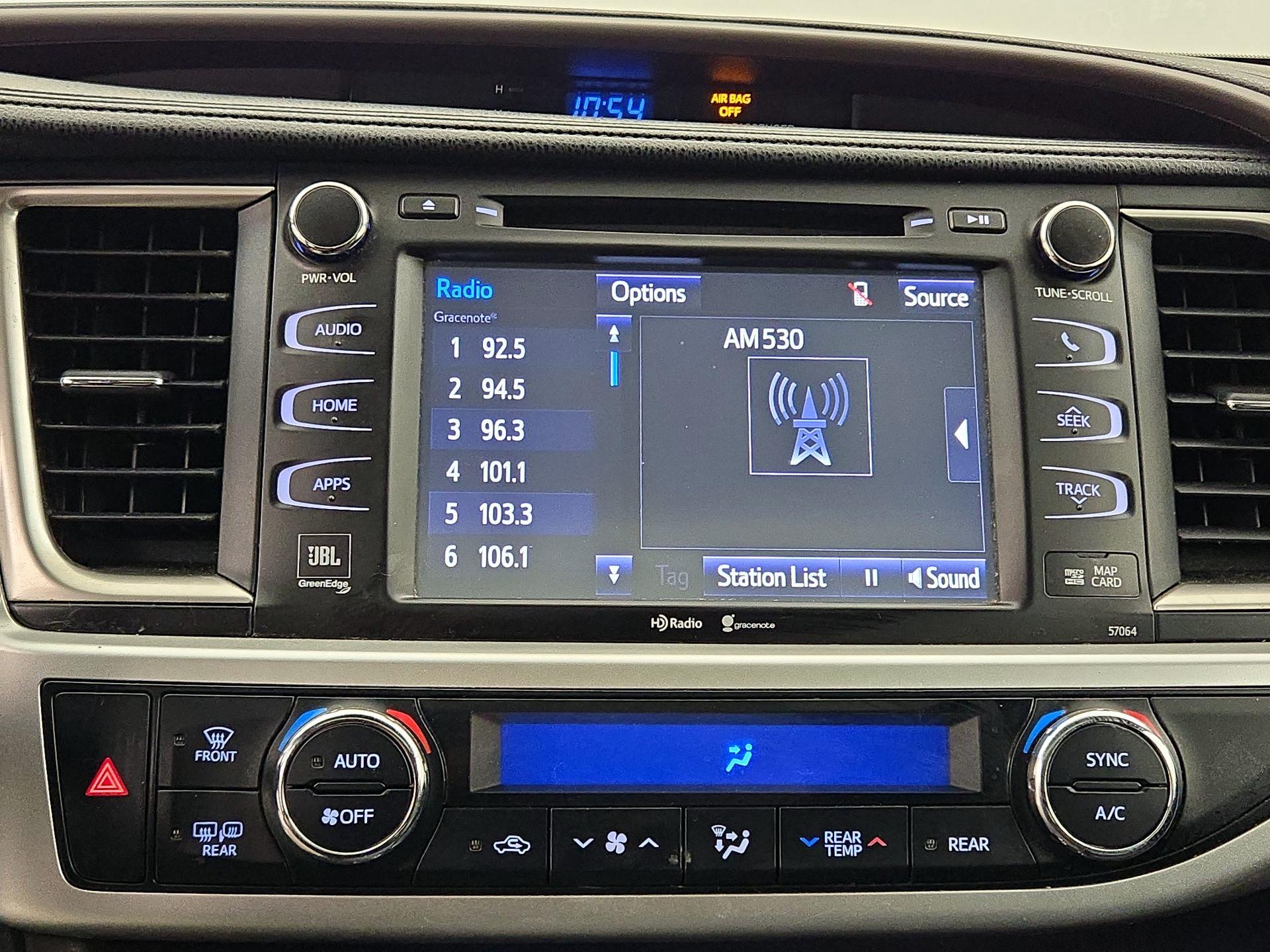 Thumbnail: 2014 Toyota Highlander - 16