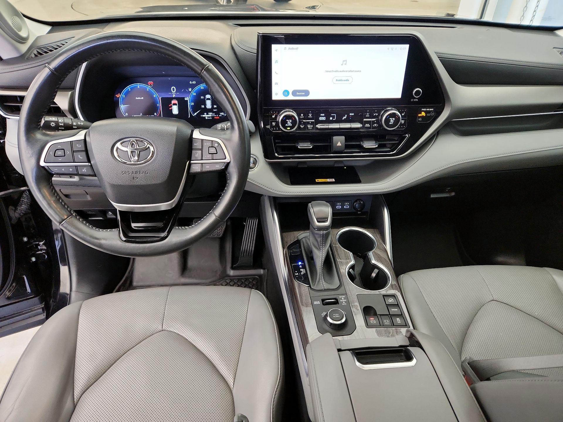 Thumbnail: 2023 Toyota Highlander - 9