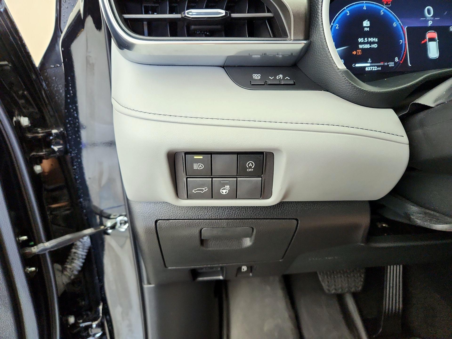 Thumbnail: 2023 Toyota Highlander - 13