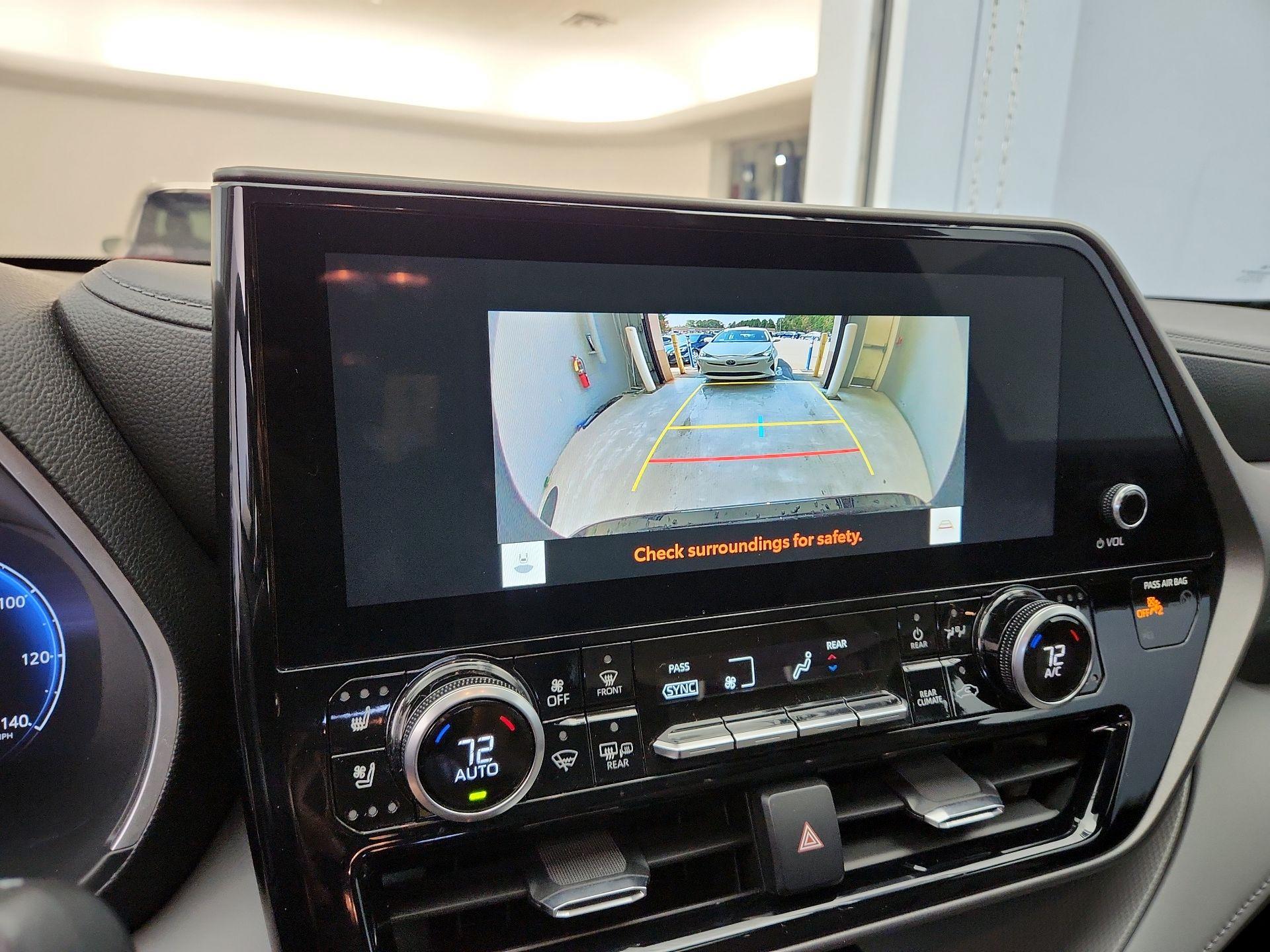 Thumbnail: 2023 Toyota Highlander - 14
