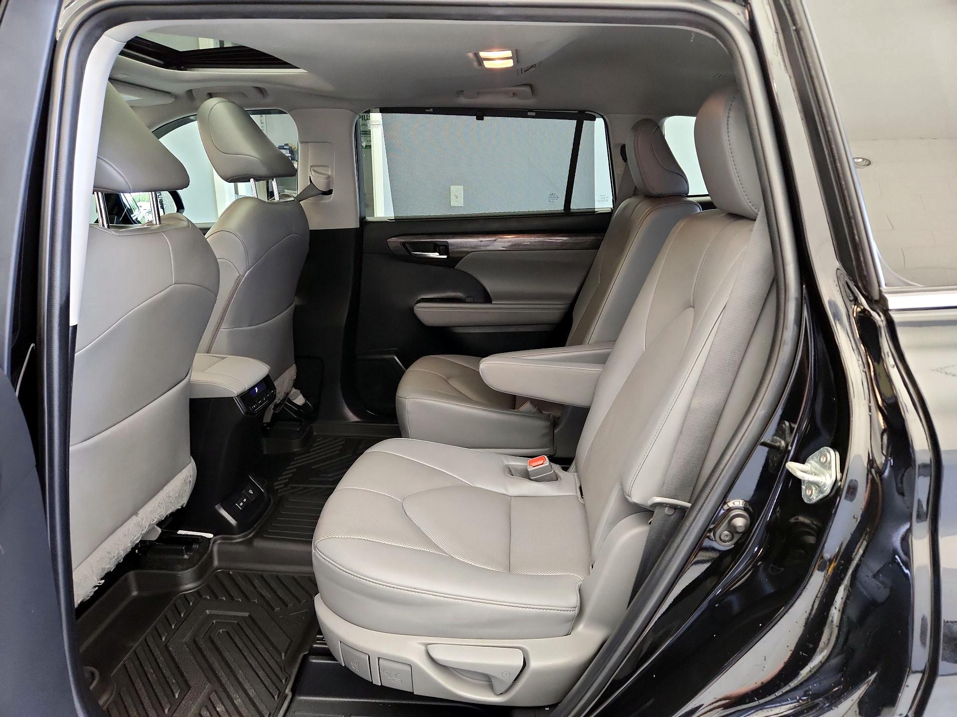 Thumbnail: 2023 Toyota Highlander - 20