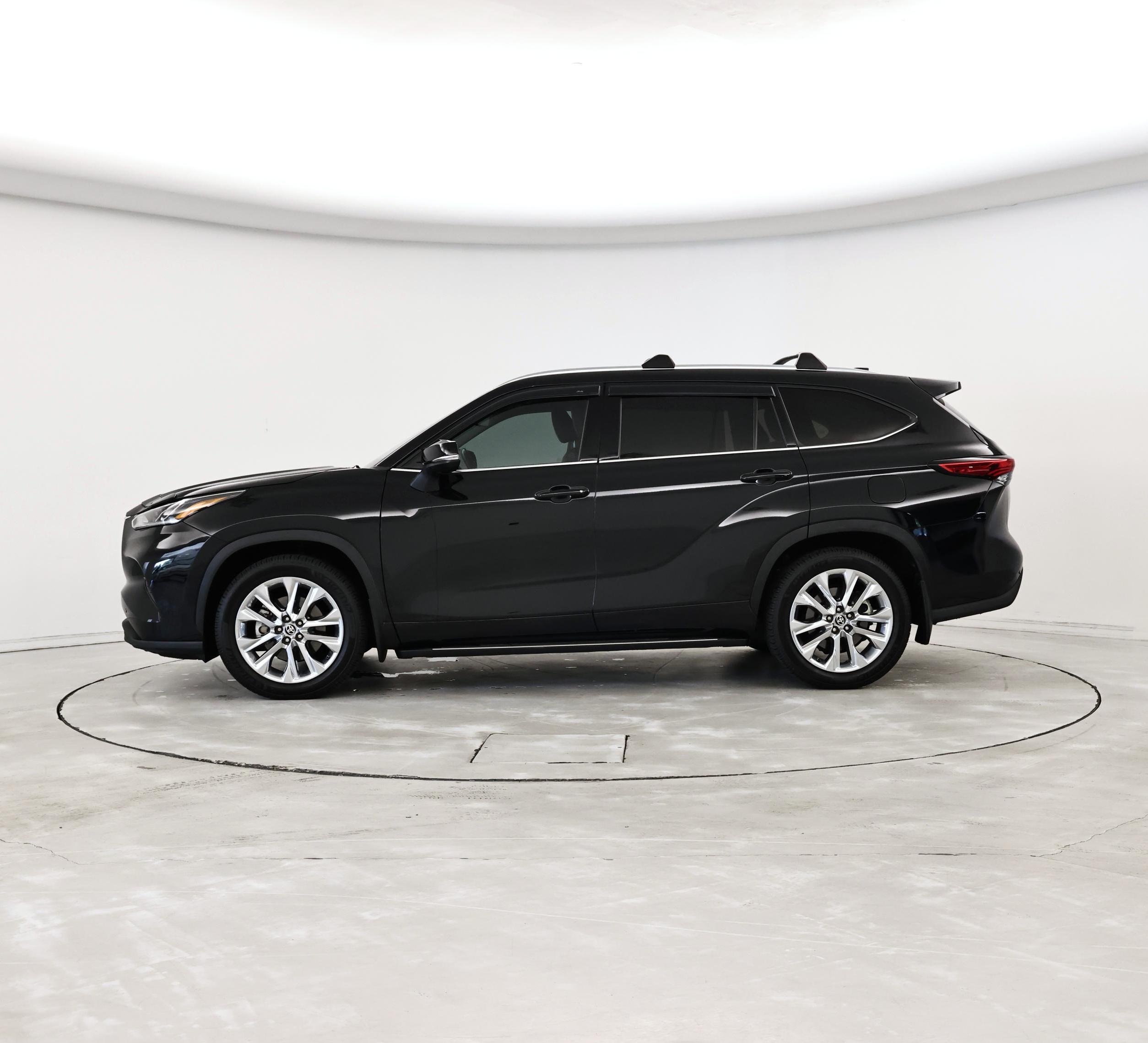 Thumbnail: 2023 Toyota Highlander - 3
