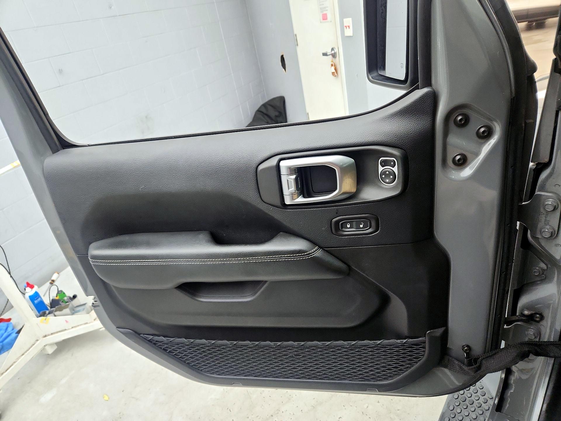 Thumbnail: 2019 Jeep Wrangler - 12