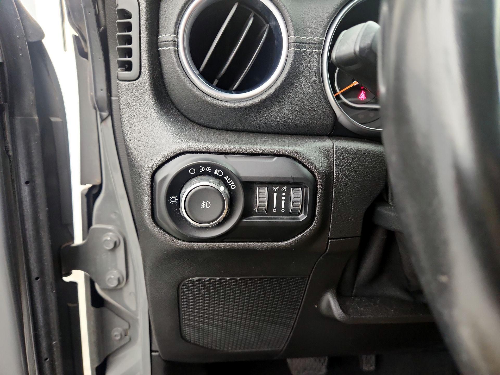 Thumbnail: 2019 Jeep Wrangler - 13