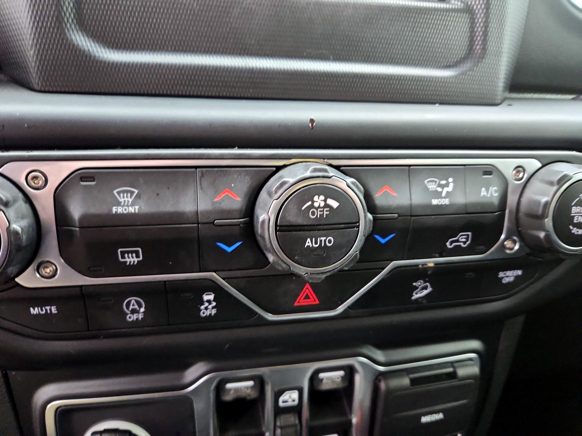 Thumbnail: 2019 Jeep Wrangler - 17