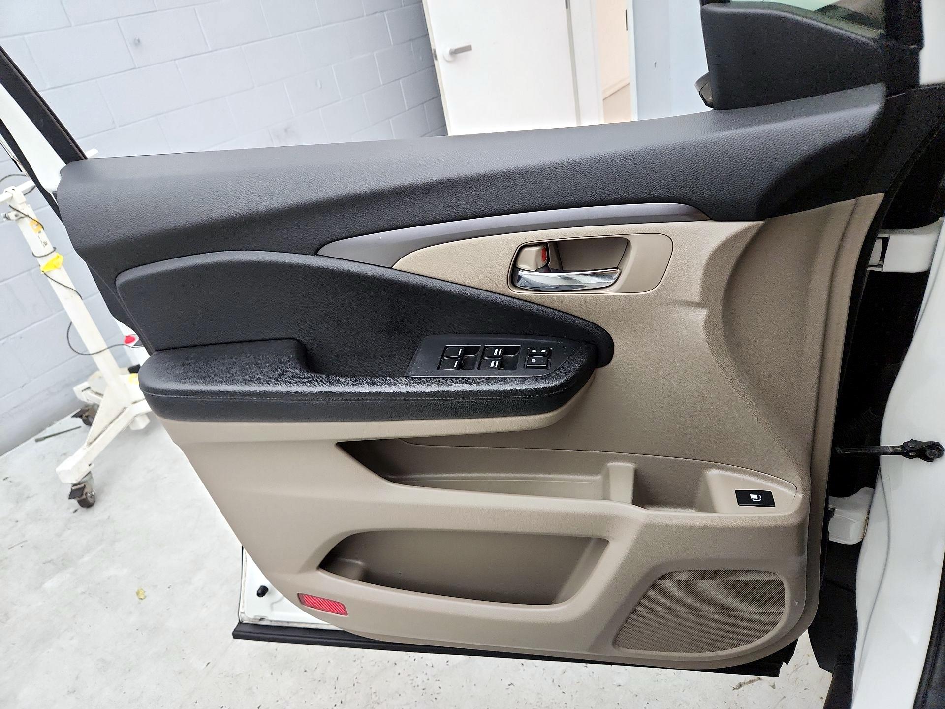 Thumbnail: 2016 Honda Pilot - 12