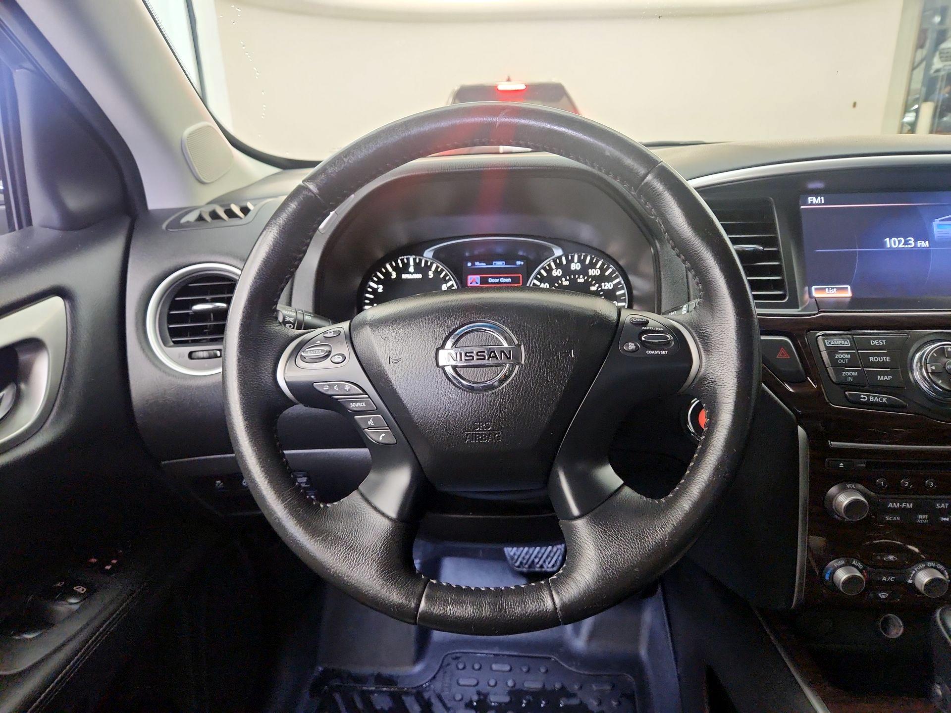 Thumbnail: 2014 Nissan Pathfinder - 10