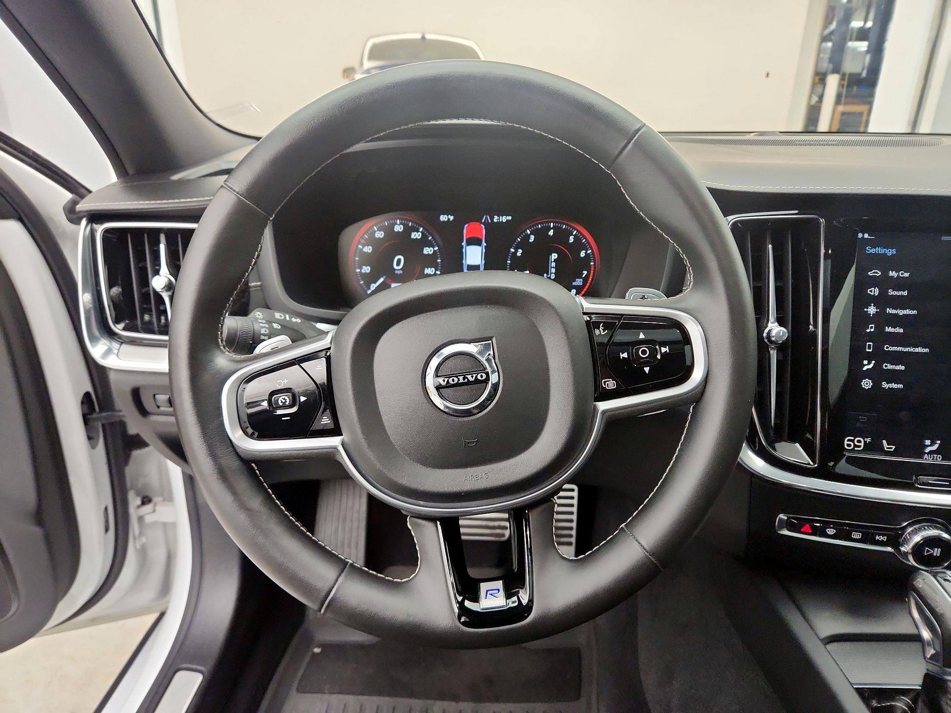 Thumbnail: 2020 Volvo S60 - 10