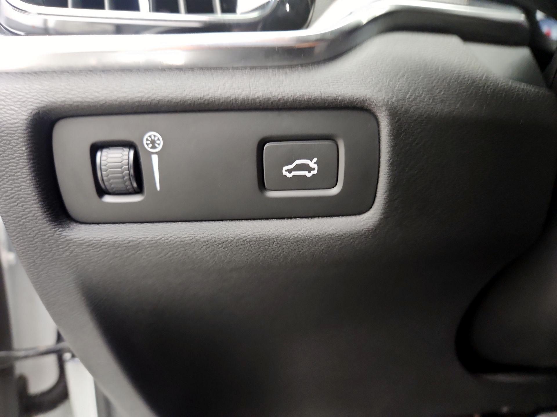 Thumbnail: 2020 Volvo S60 - 13