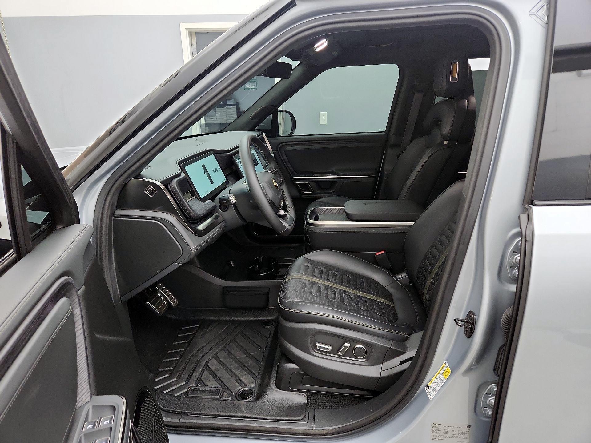 Thumbnail: 2024 Rivian R1S - 11