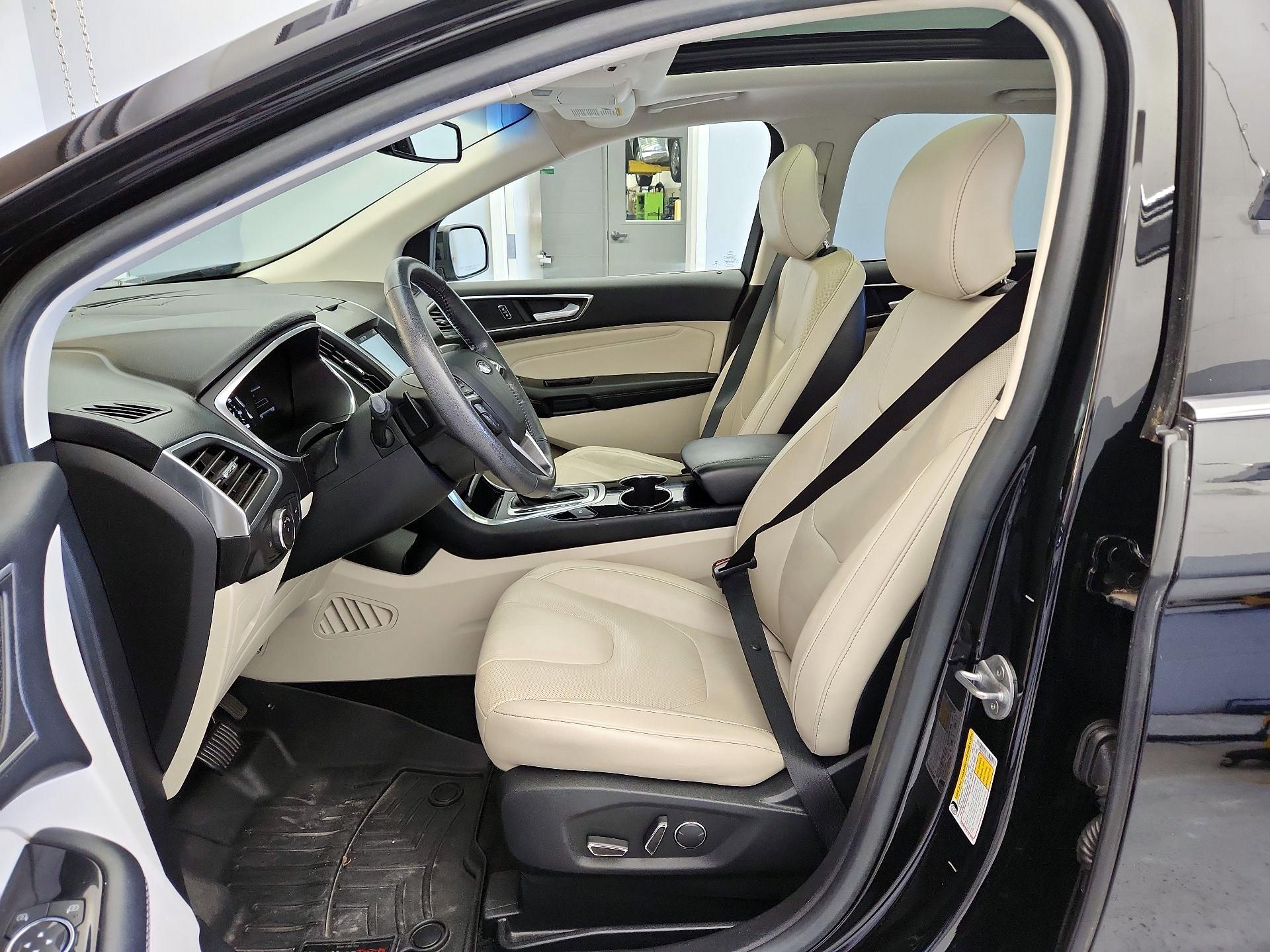 Thumbnail: 2016 Ford Edge - 11