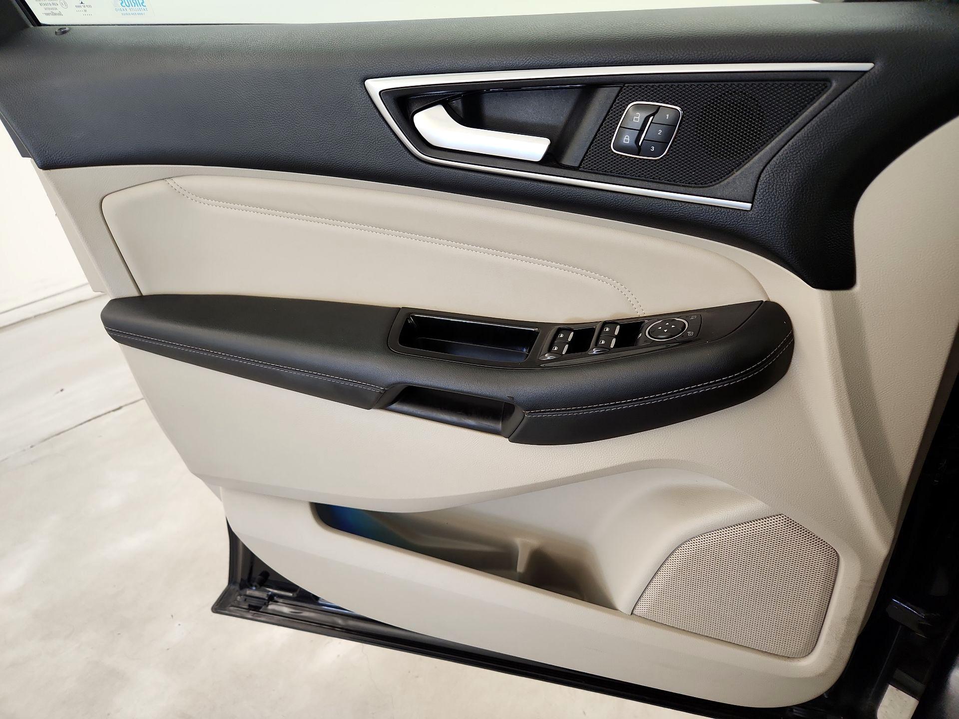 Thumbnail: 2016 Ford Edge - 12