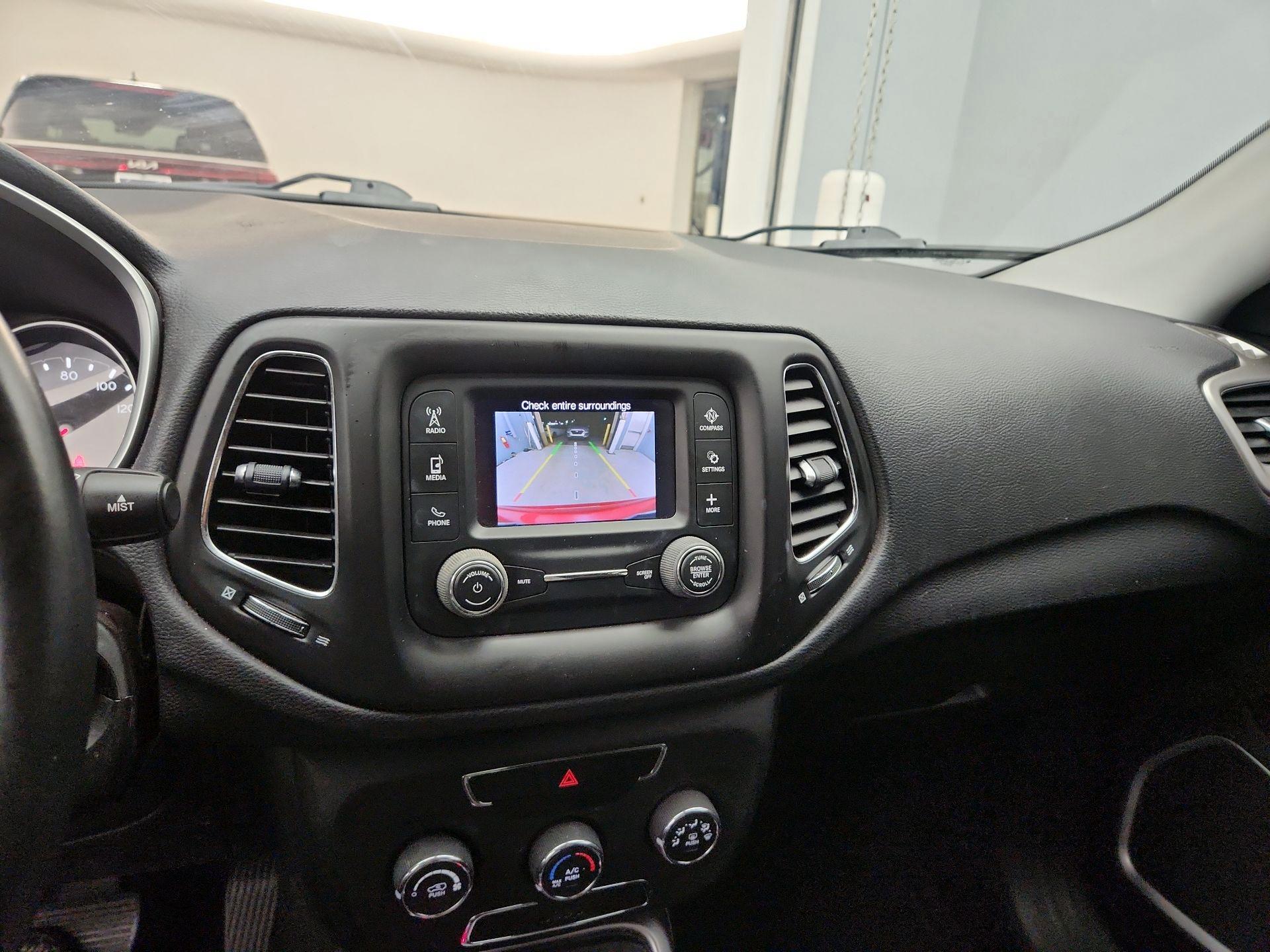 Thumbnail: 2018 Jeep Compass - 14