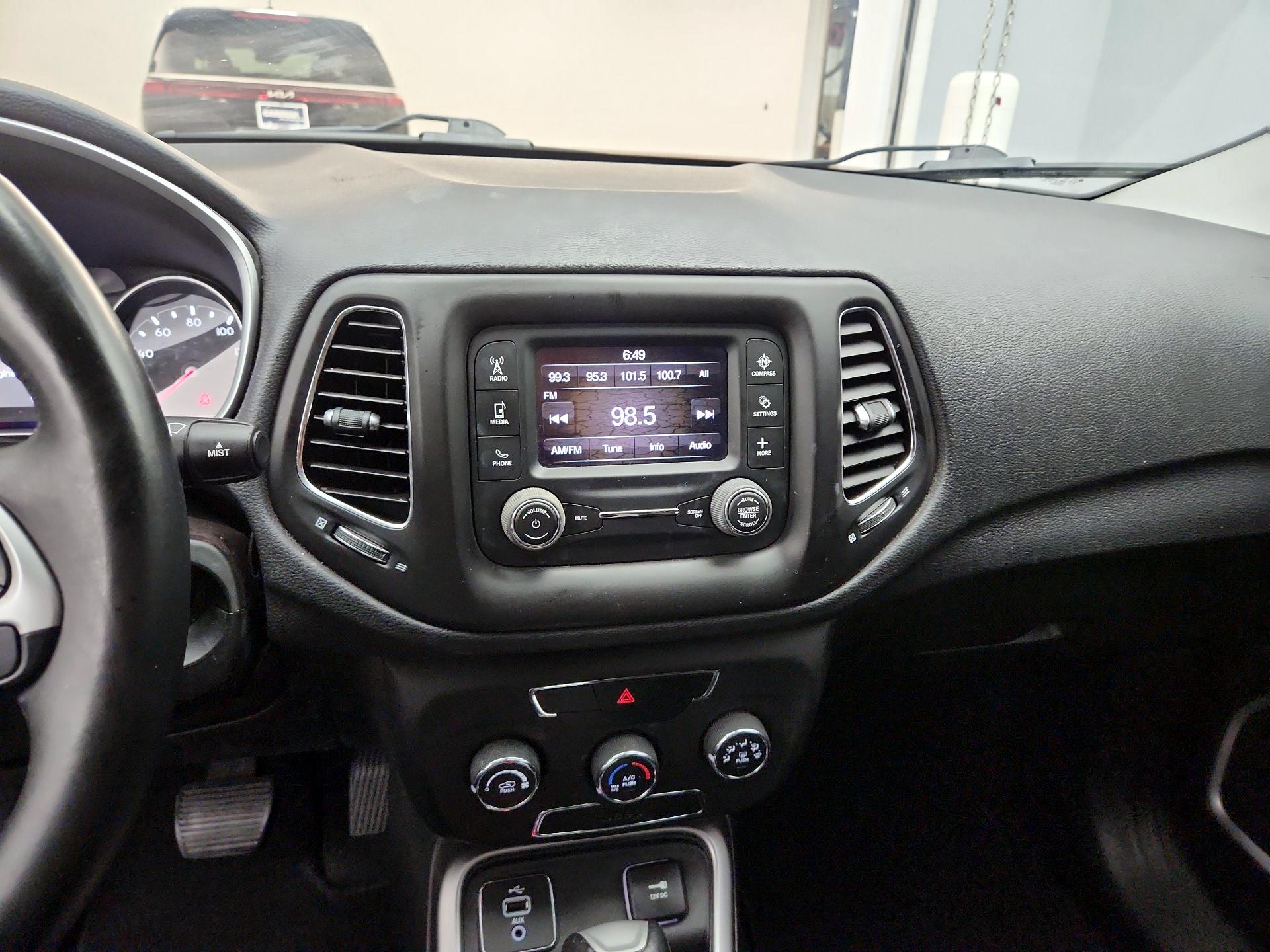 Thumbnail: 2018 Jeep Compass - 15