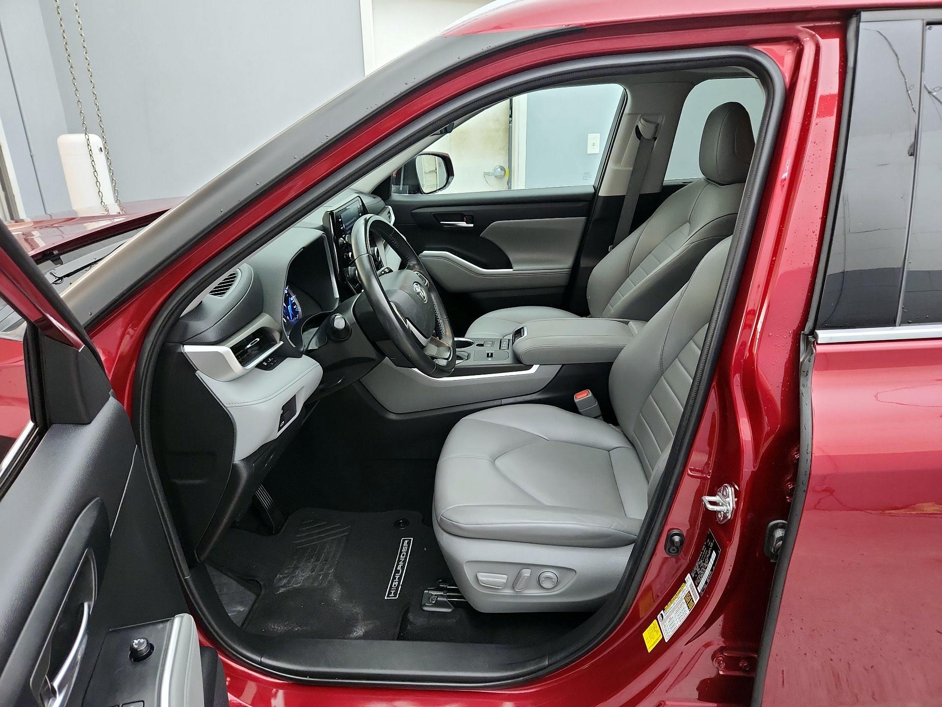 Thumbnail: 2022 Toyota Highlander - 11