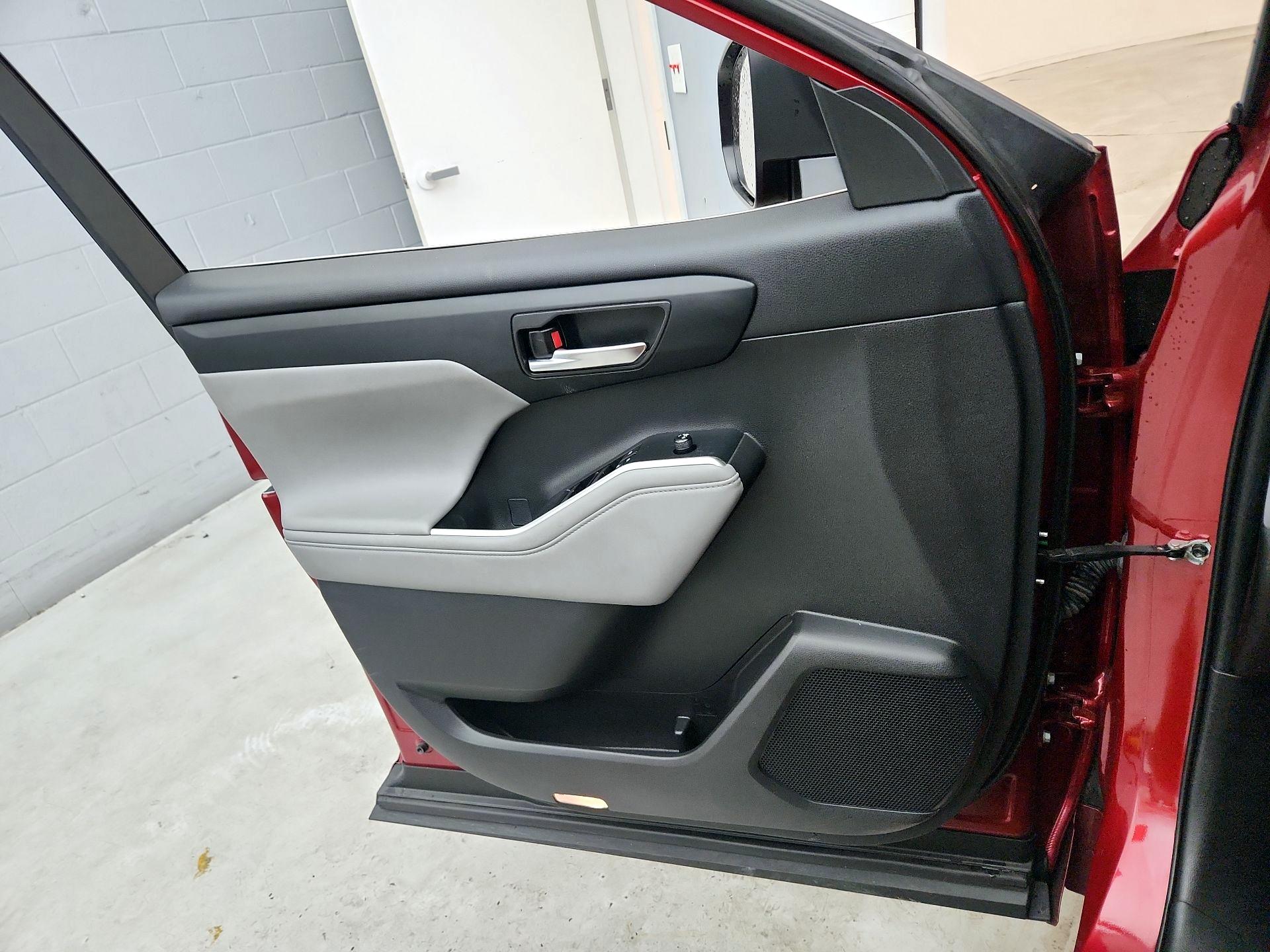 Thumbnail: 2022 Toyota Highlander - 12