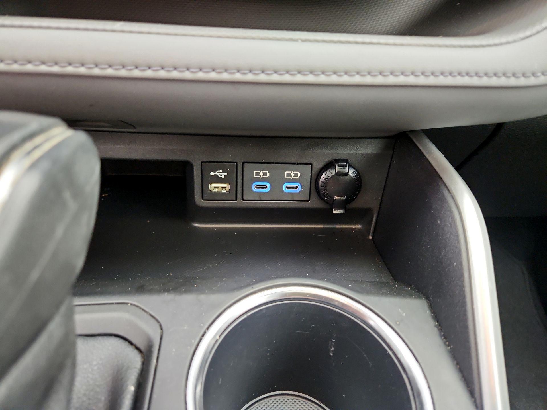 Thumbnail: 2022 Toyota Highlander - 19