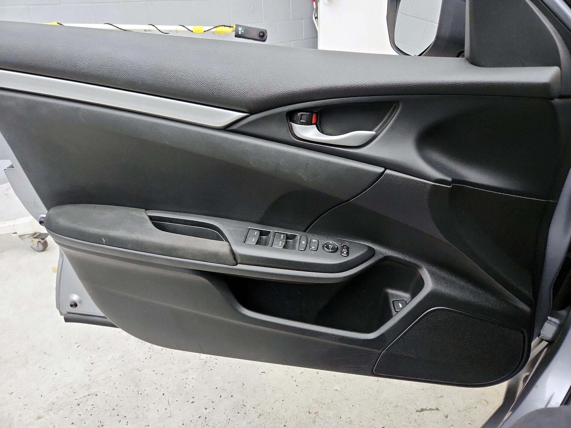 Thumbnail: 2016 Honda Civic - 12