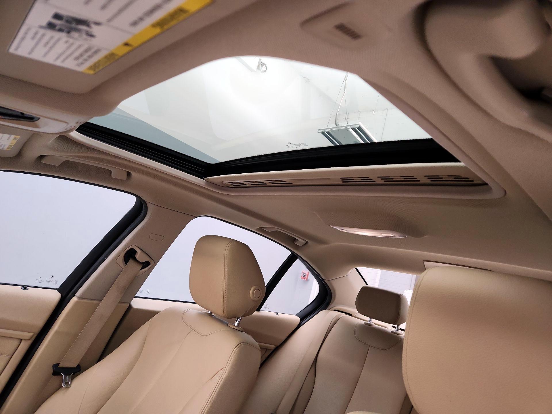 Thumbnail: 2015 BMW 3 Series - 20
