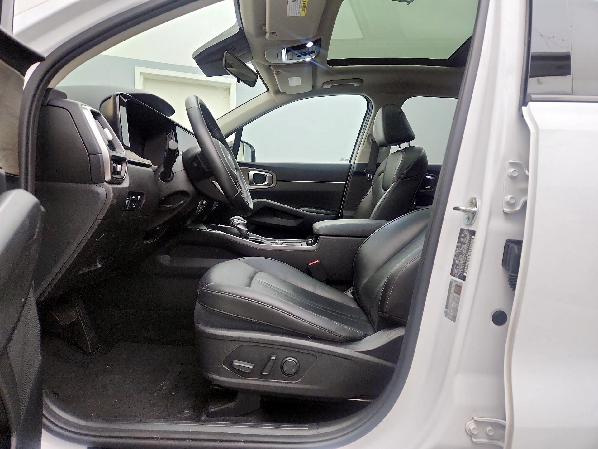 Thumbnail: 2022 Kia Sorento - 11