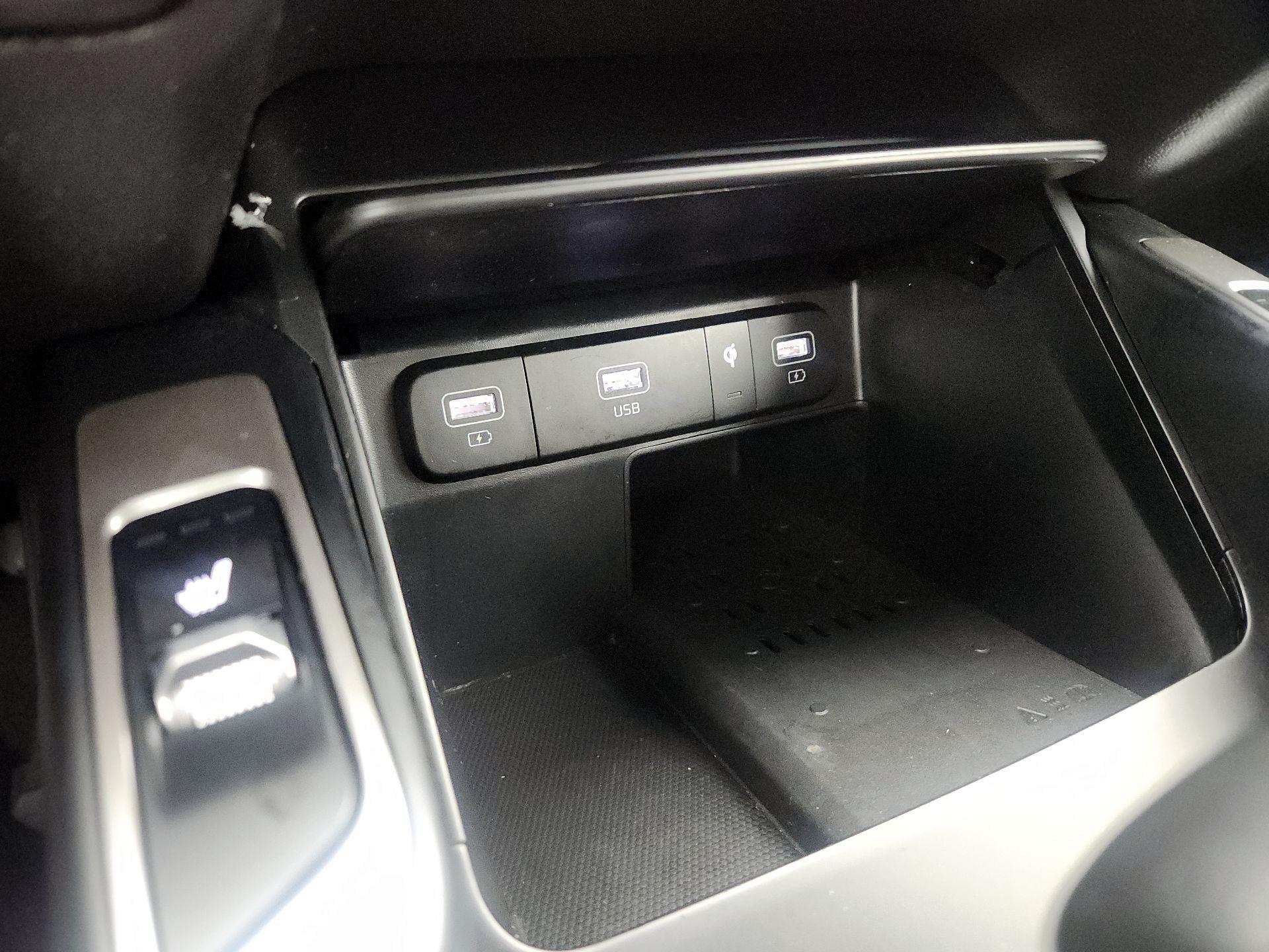 Thumbnail: 2022 Kia Sorento - 19