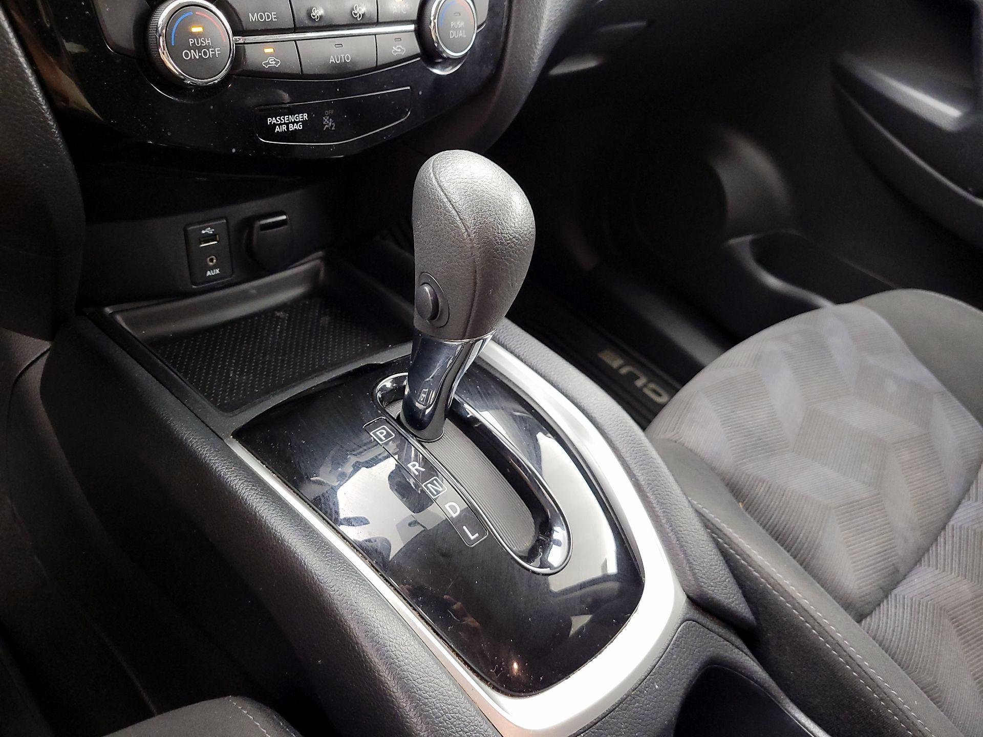 Thumbnail: 2016 Nissan Rogue - 18