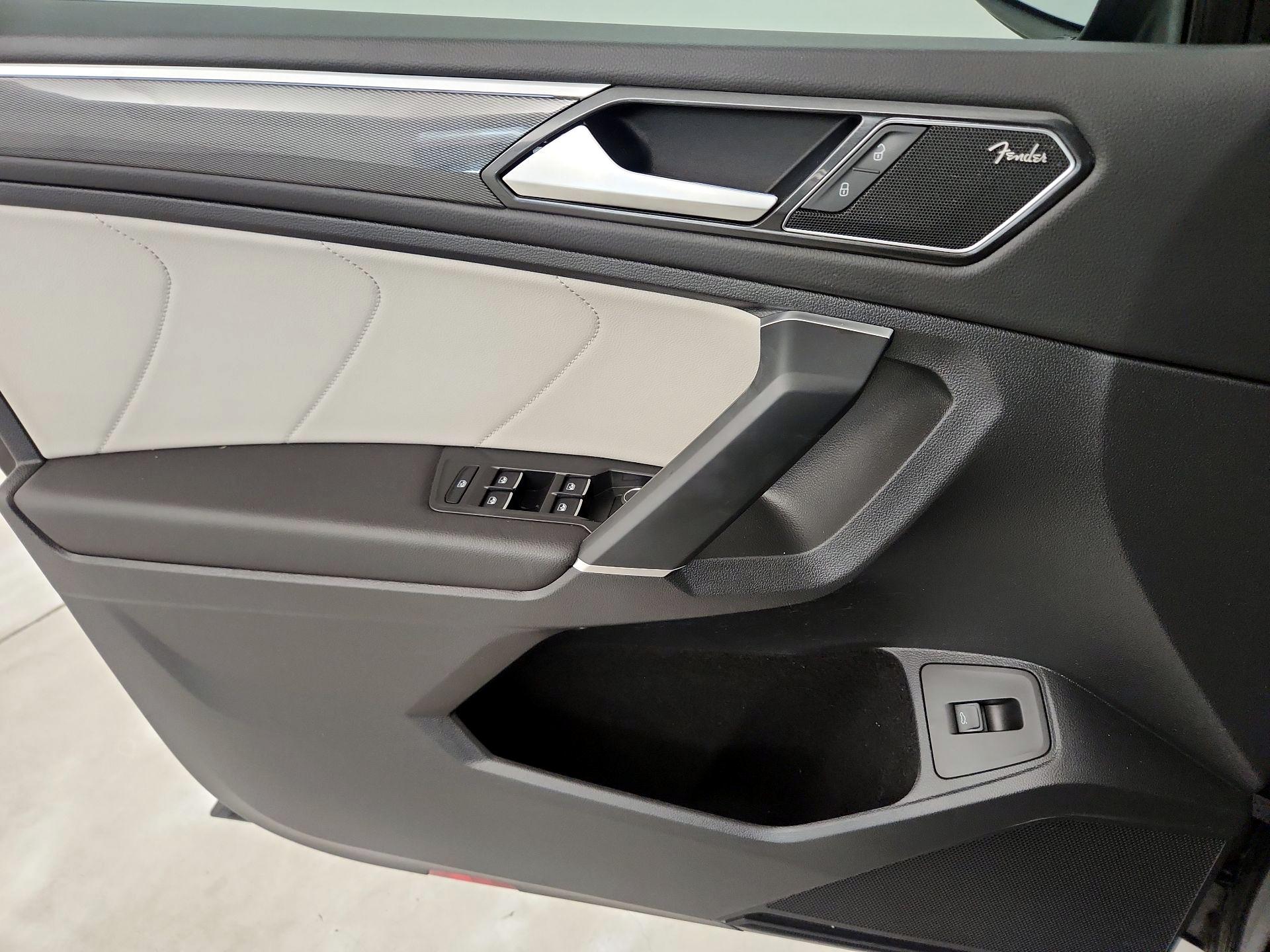 Thumbnail: 2018 Volkswagen Tiguan - 12