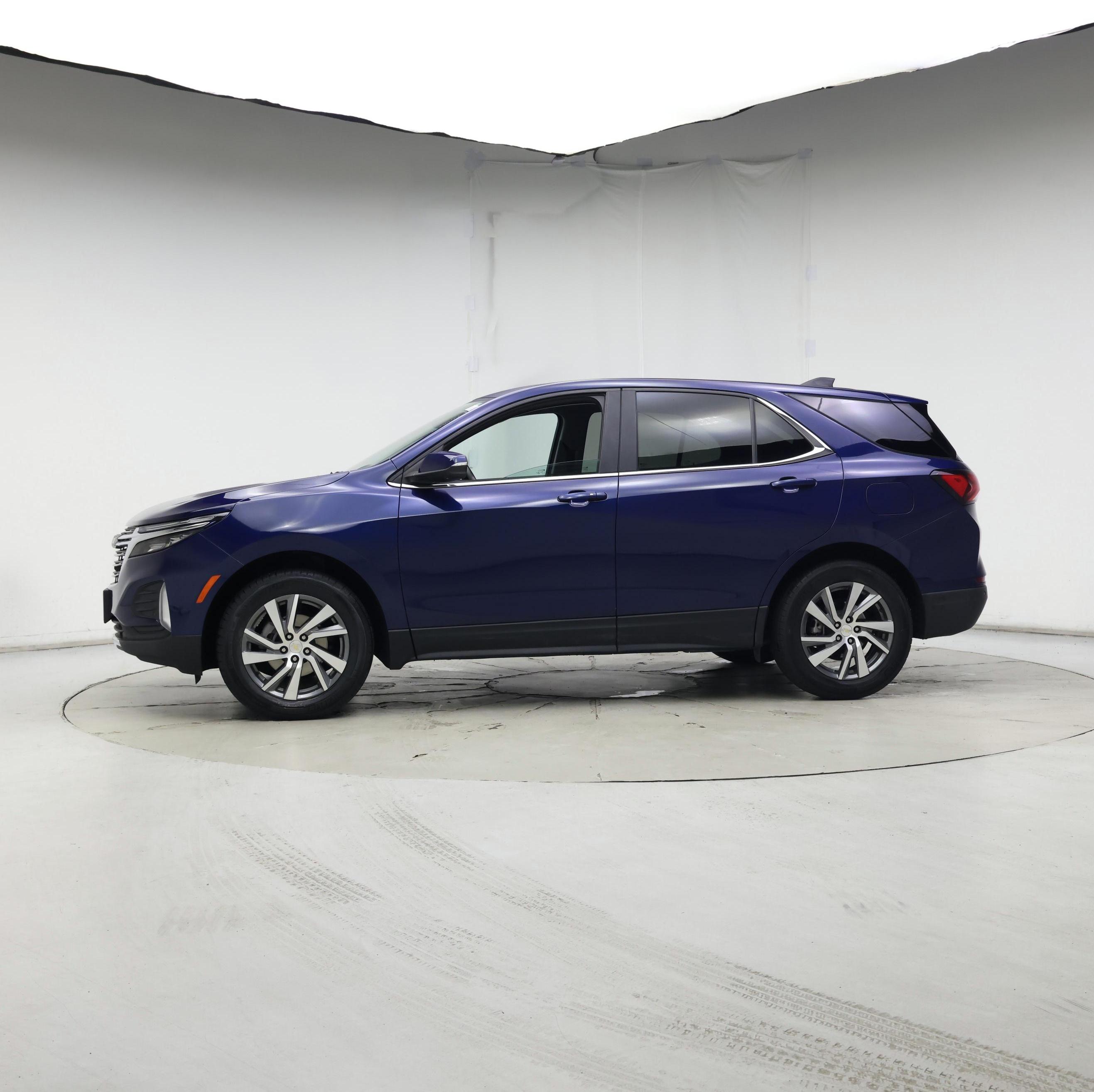 Thumbnail: 2022 Chevrolet Equinox - 3